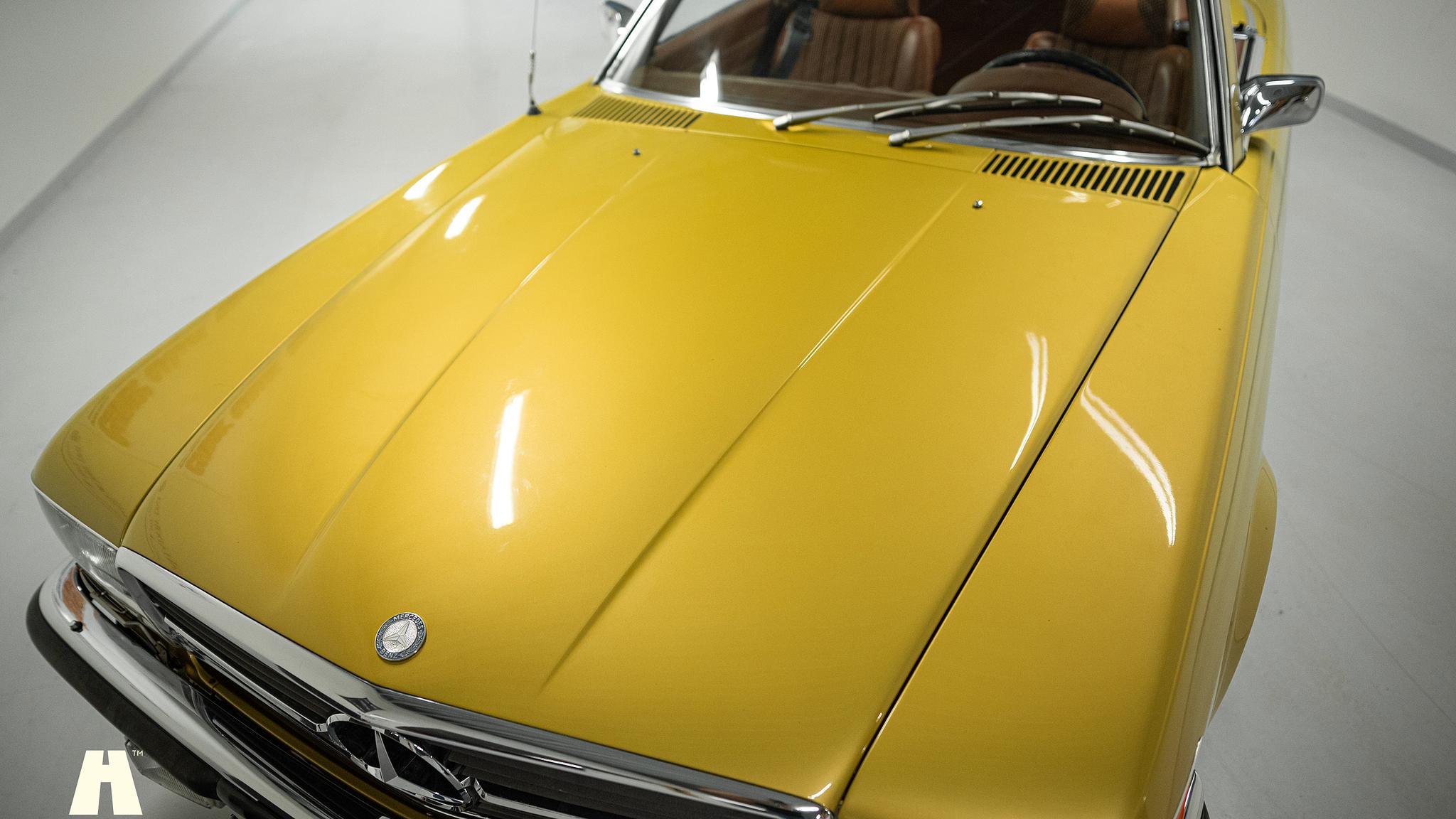 Exteriörbild på 1975 Mercedes SL 350