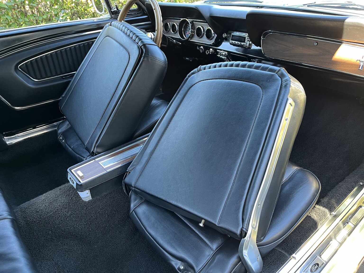Interior image of 1966 Ford Mustang Cabriolet 289cui