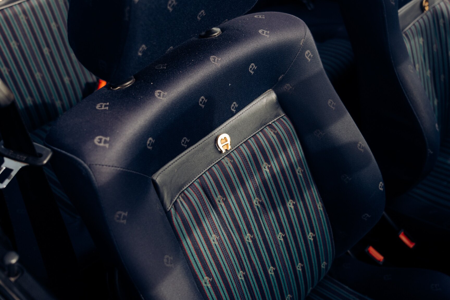 Interior image of 1991 VW Golf Cabriolet "Etienne Aigner Edition"