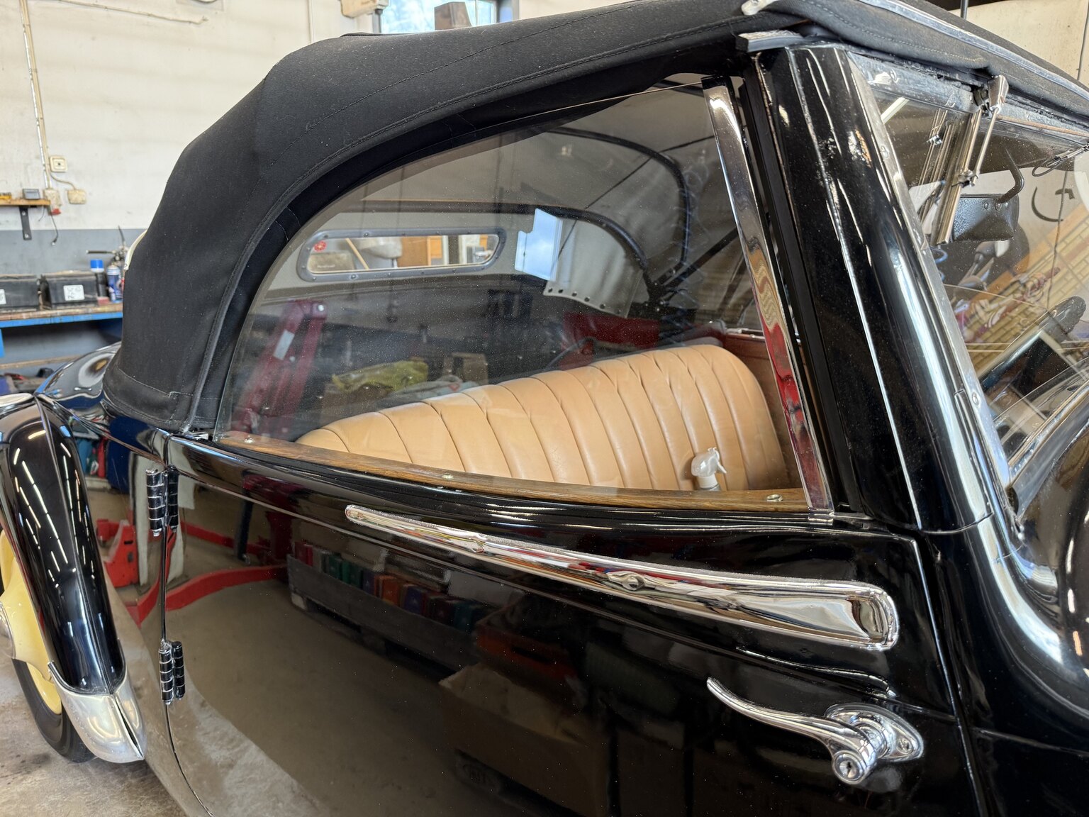 Exterior image of 1939 Citroën Berline 11 Sport Convertible