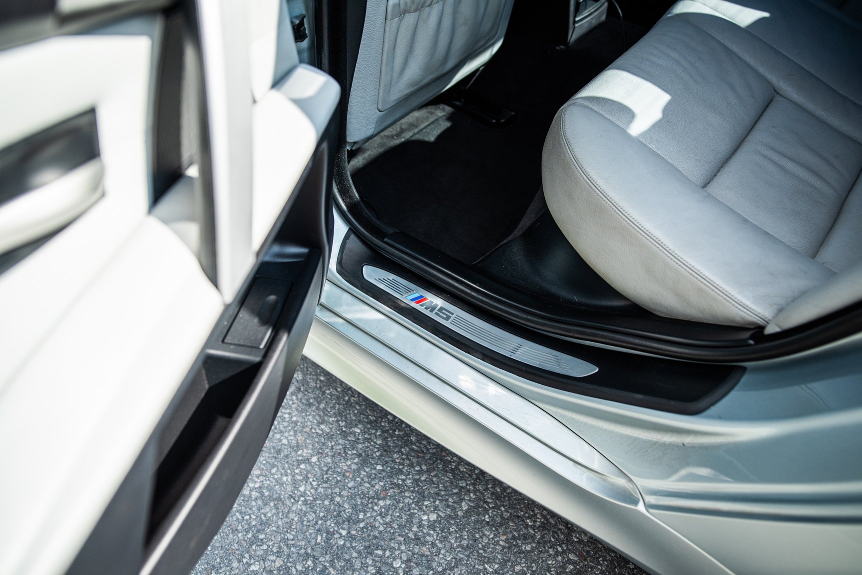 Interior image of 2006 BMW E60 M5