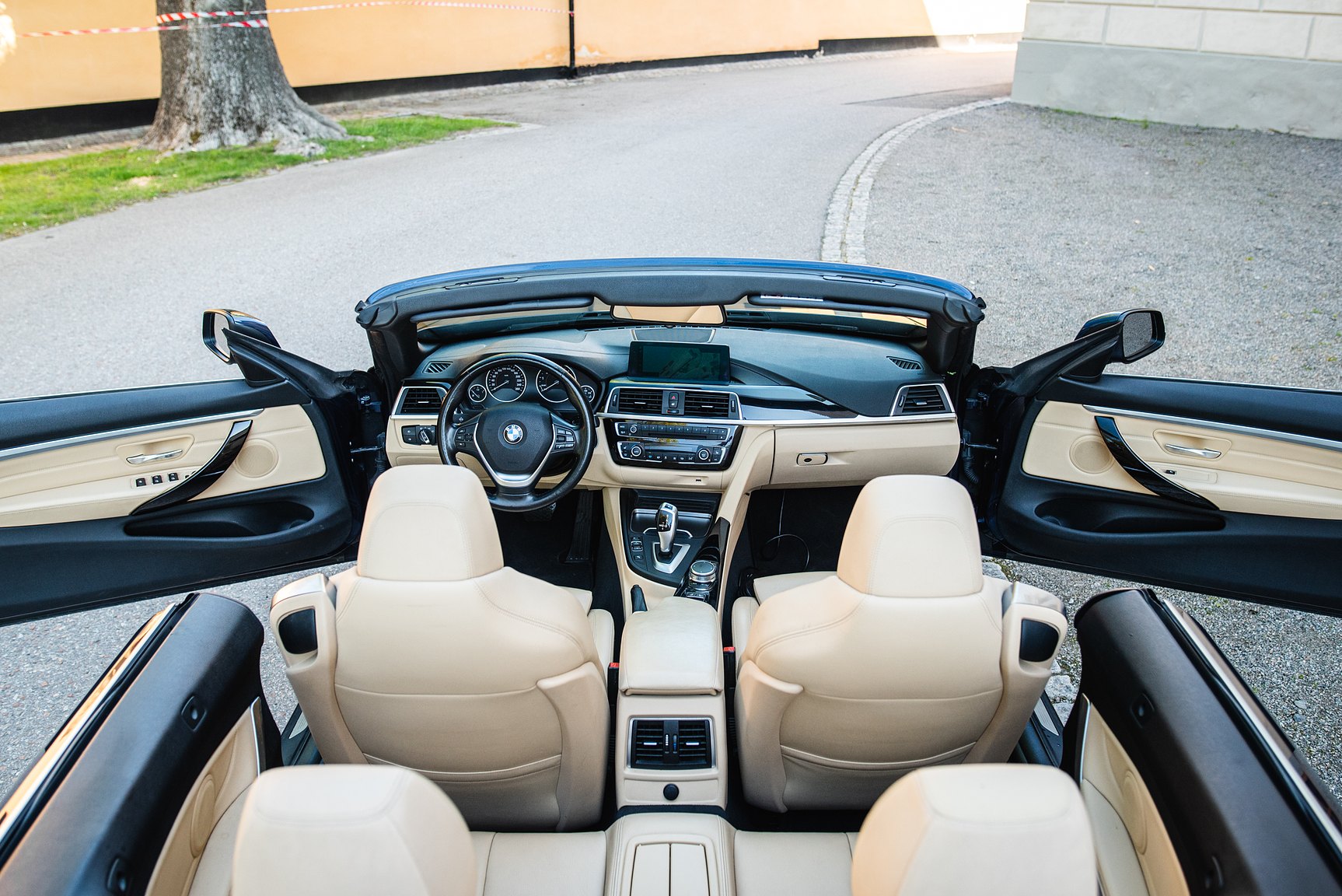 Interior image of 2018 BMW 430i xDrive Convertible