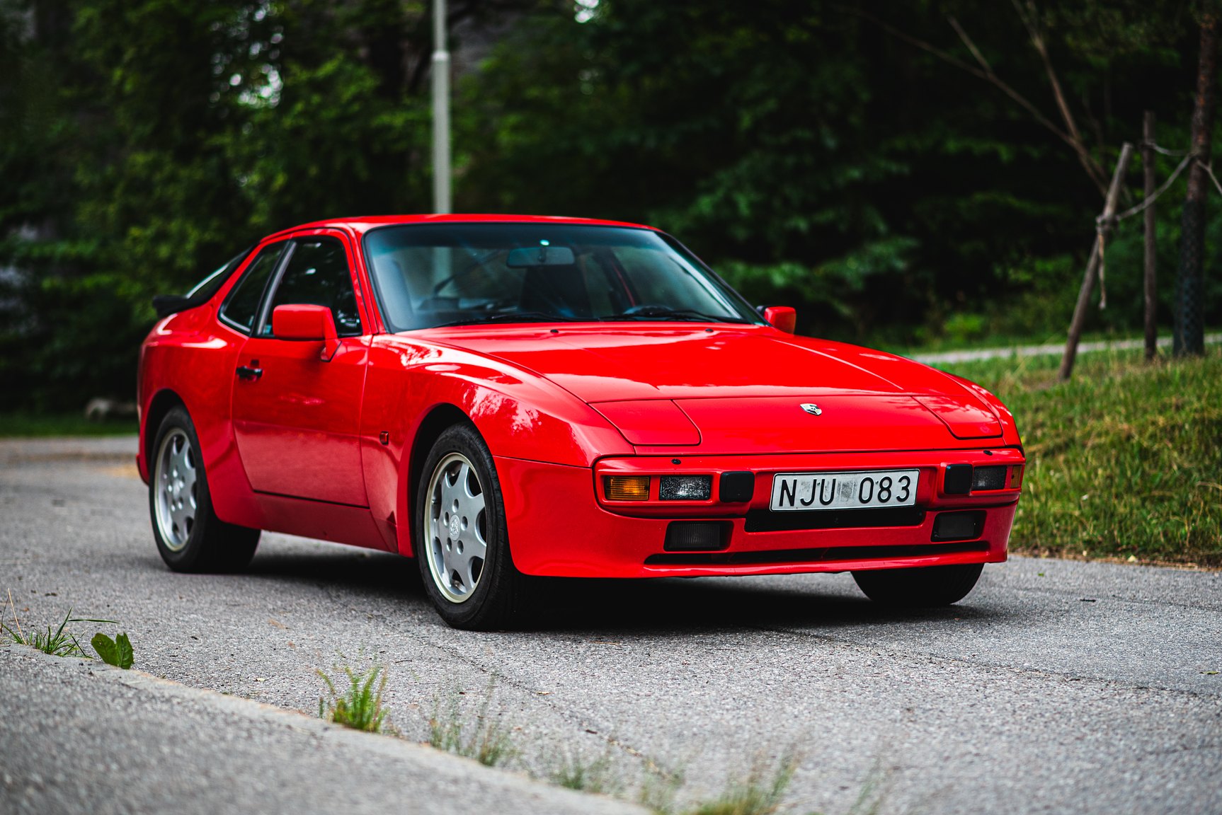 Exterior image of 1988 Porsche 944