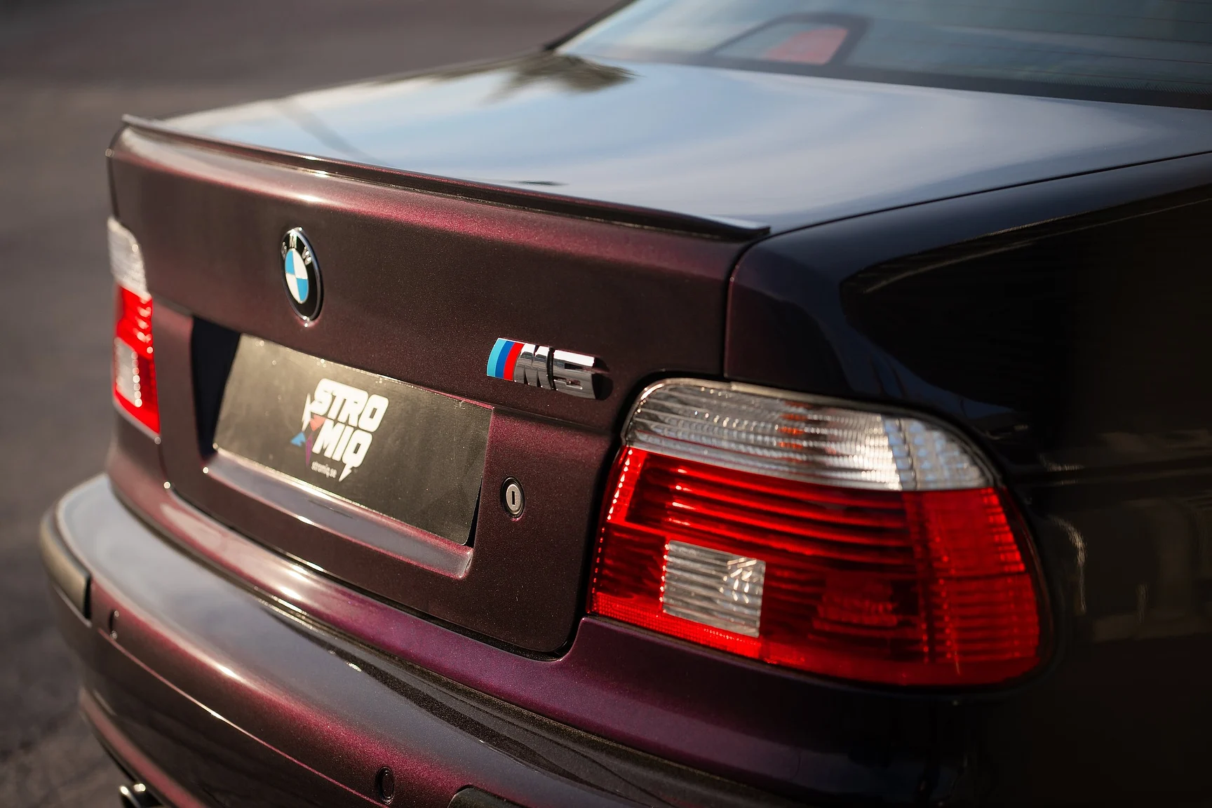 Exteriörbild på 2002 BMW M5 E39 (14)