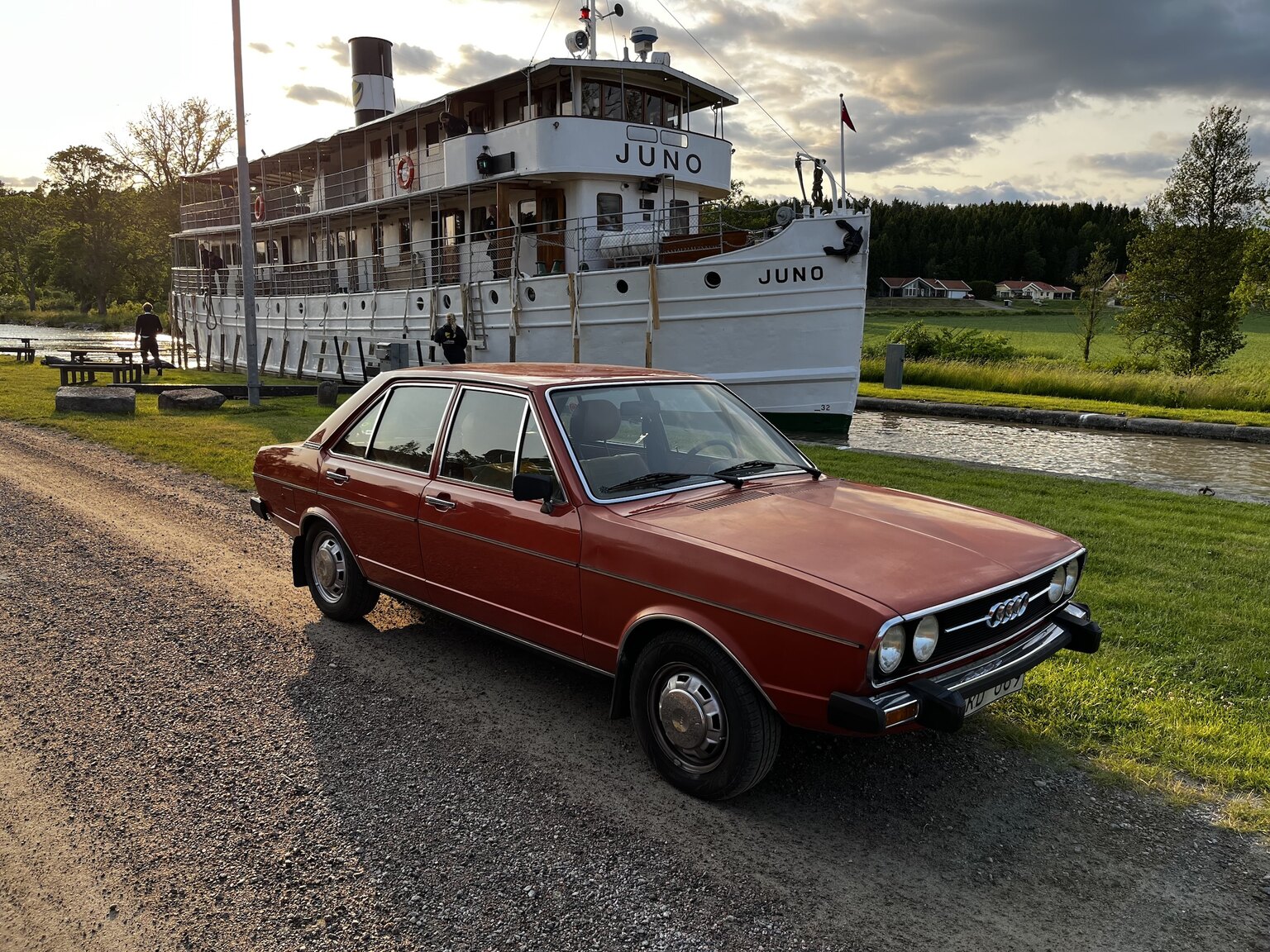 Exterior image of 1976 Audi 80 GL B1  (3)