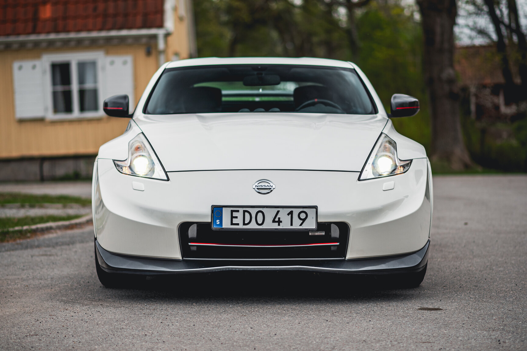 Exterior image of 2014 Nissan 370Z Nismo