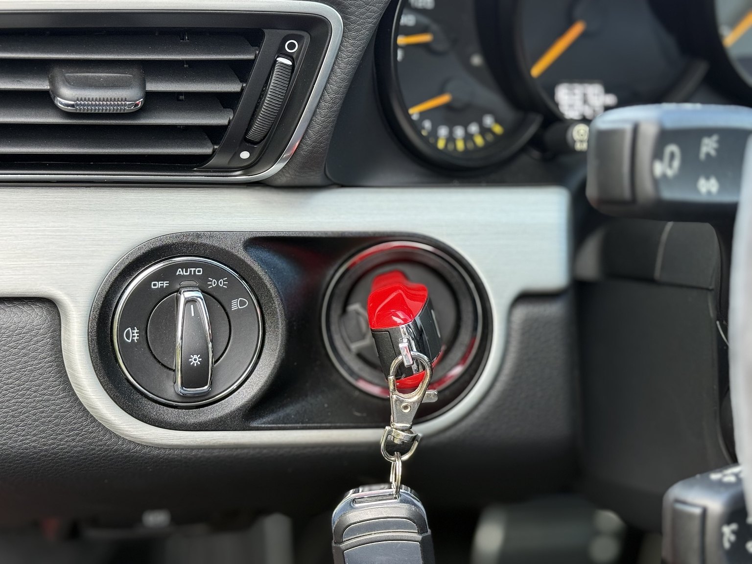 Interiörbild 2018 PORSCHE 911 GT3 (28)