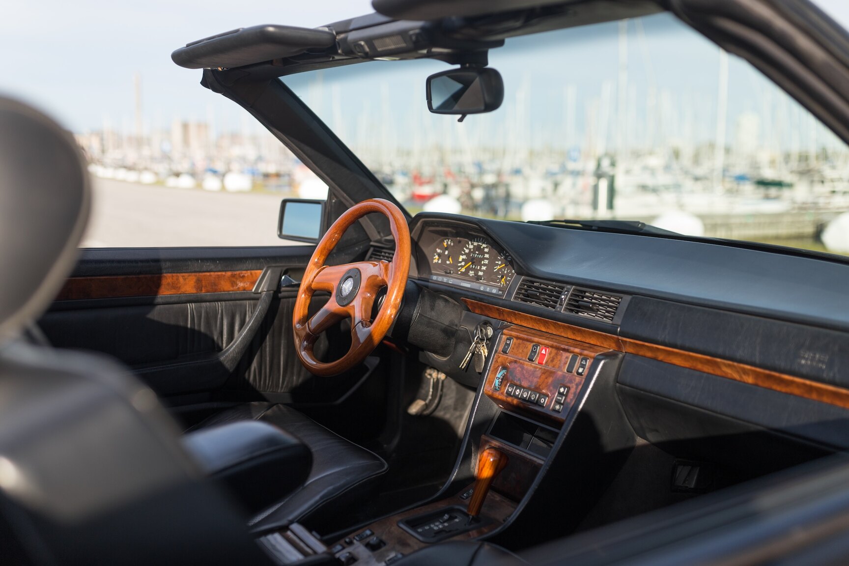 Interiörbild 1993 Mercedes-Benz 300 CE-24 Cabriolet