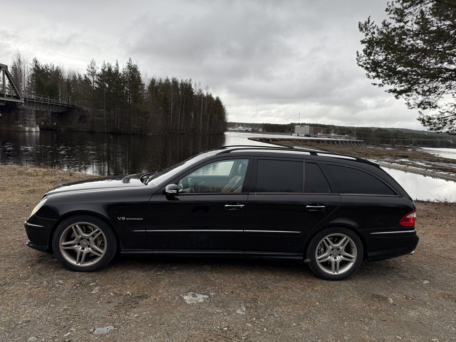 Exterior image of 2005 Mercedes-Benz E 55 T AMG