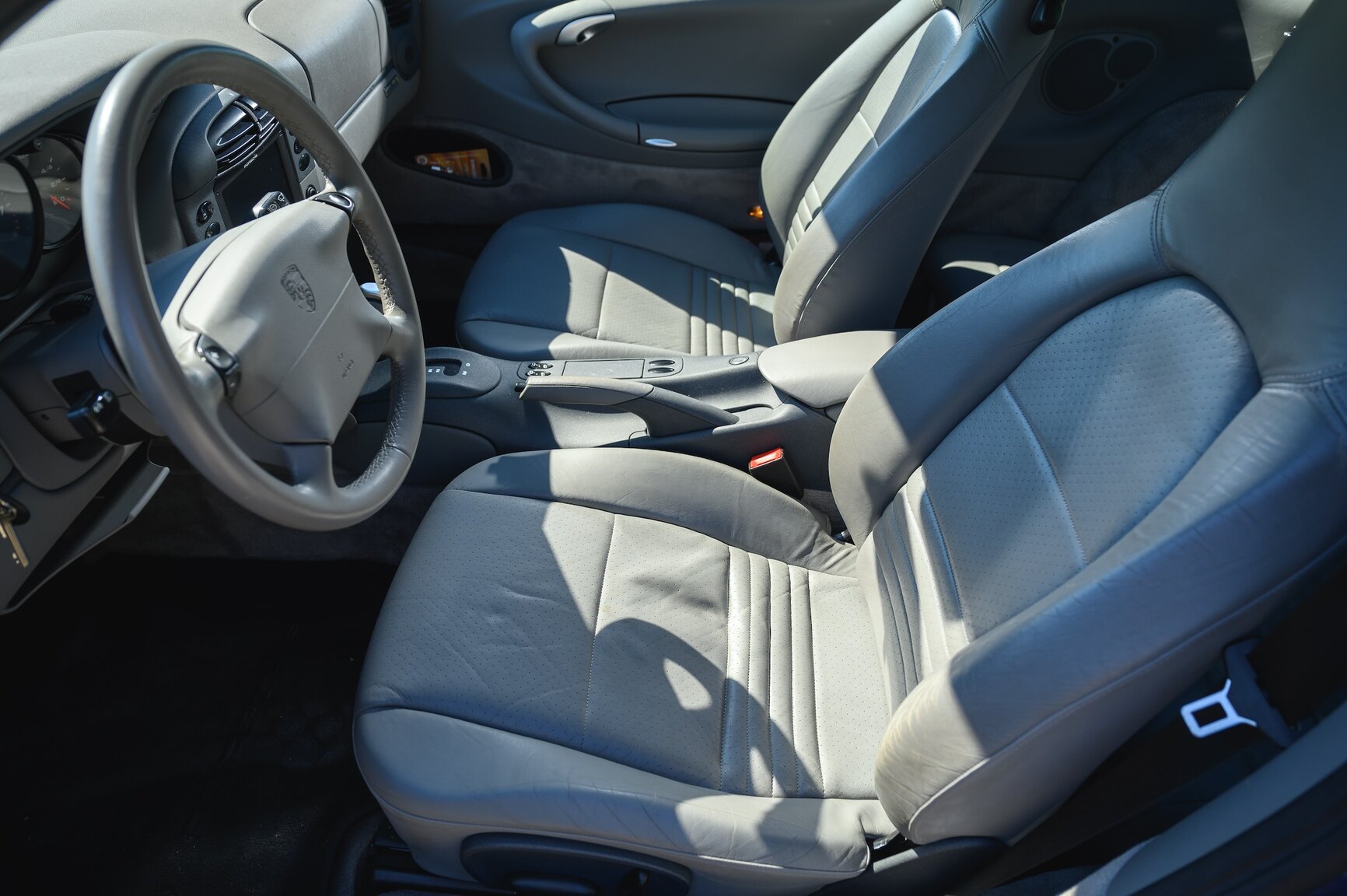 Innenraumfoto von 1998 Porsche 911 Carrera Tiptronic (15)