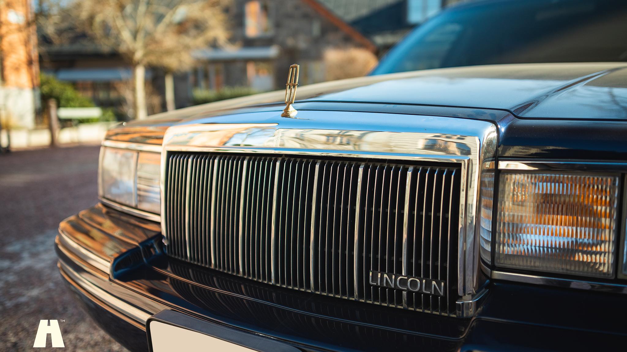 Exteriörbild på 1992 Lincoln Town Car Limousine 