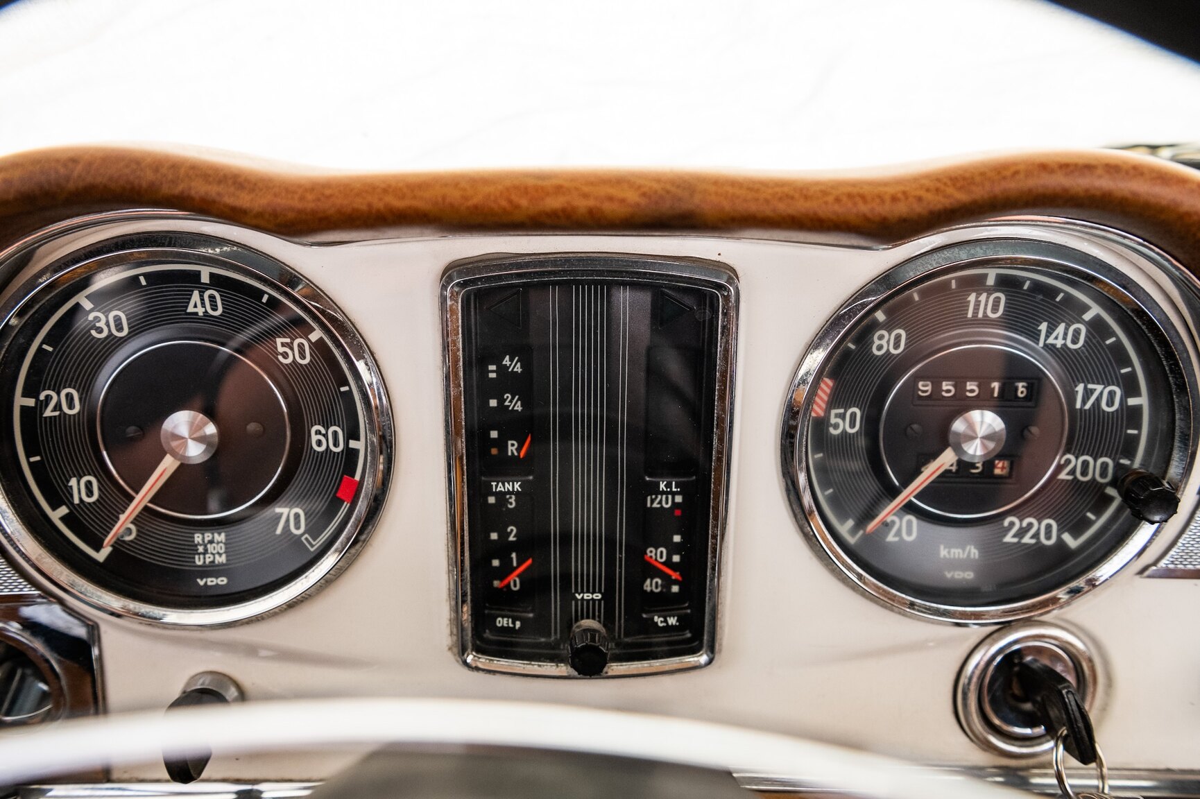 Innenraumfoto von 1968 Mercedes-Benz 280 SL Pagoda (3)