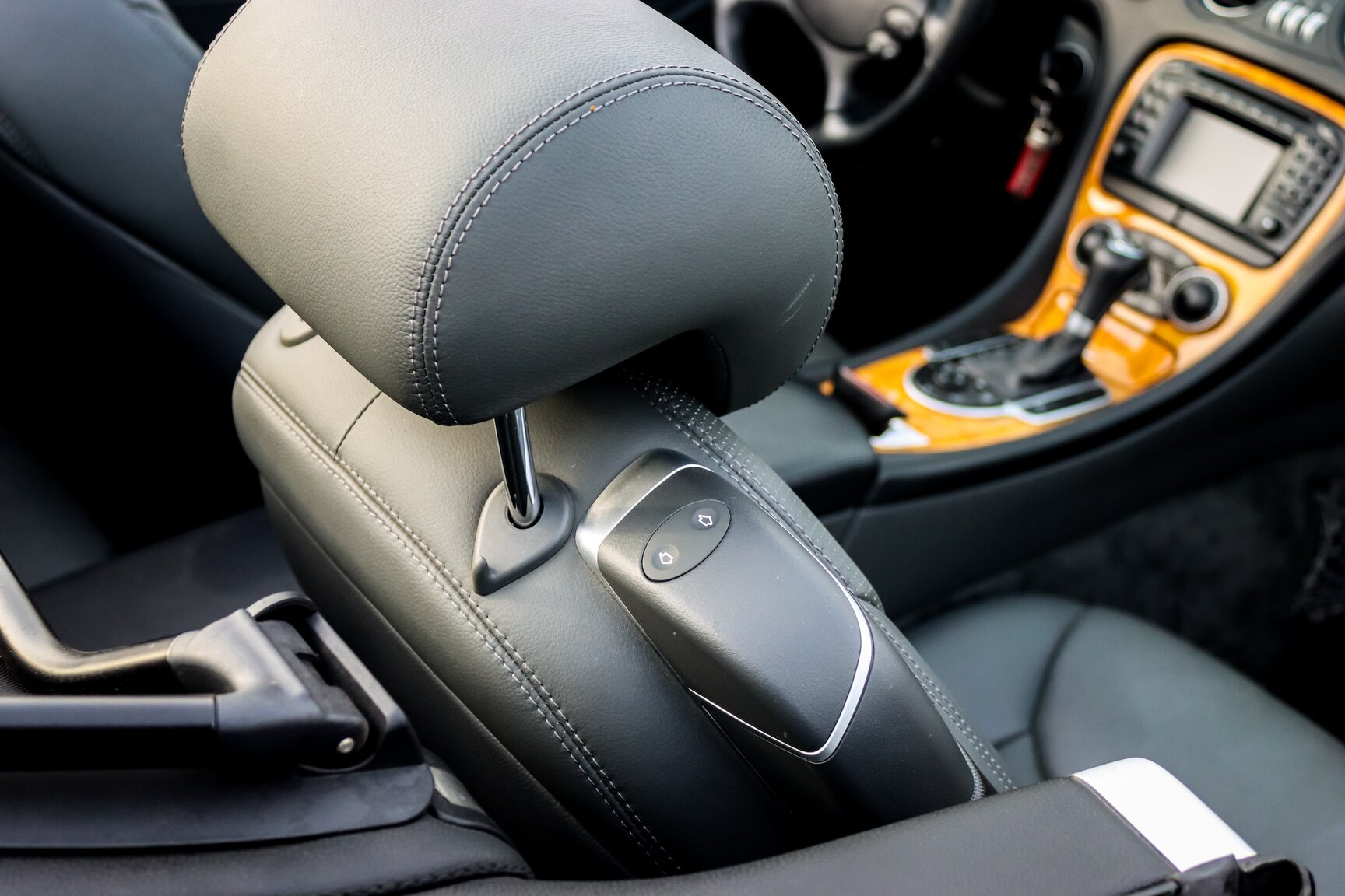 Interior image of 2006 Mercedes-Benz SL 500
