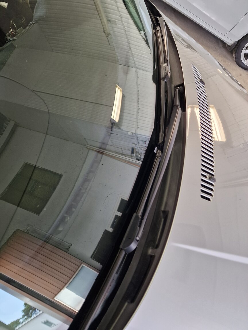 Exterior image of 2002 BMW 320Ci