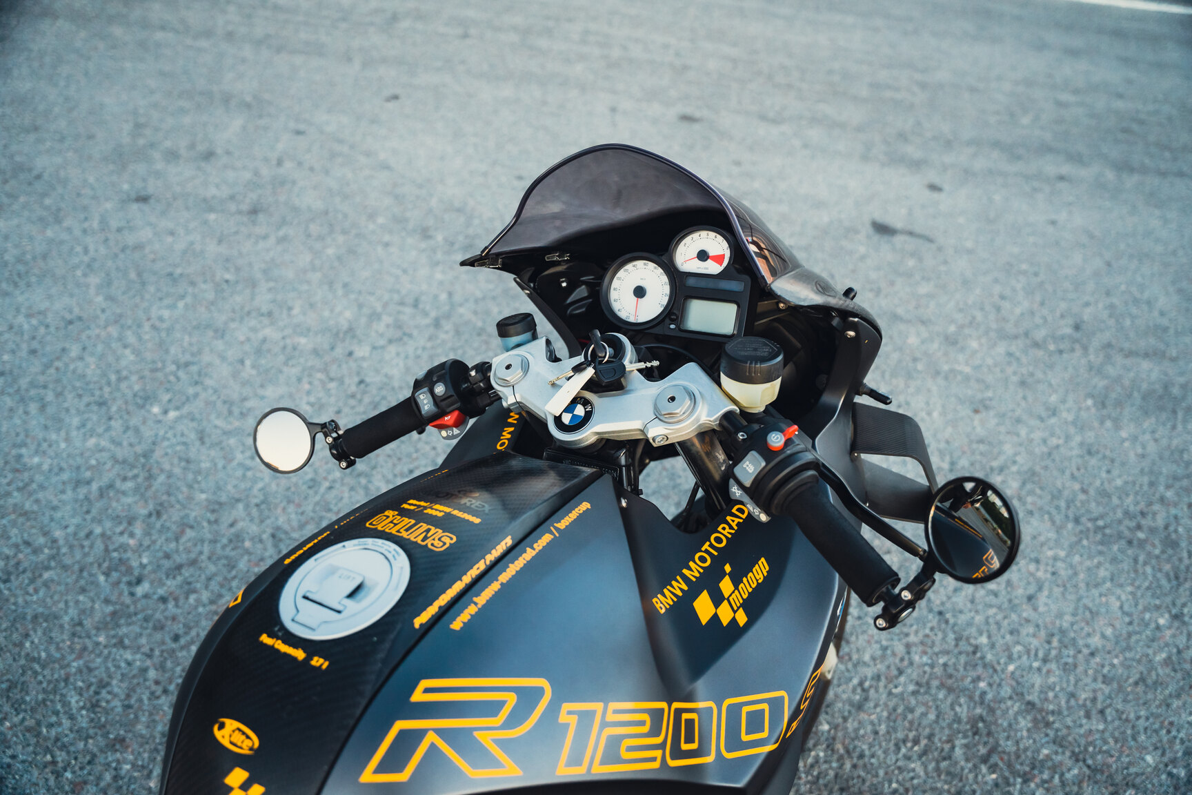 Exterior image of 2006 BMW R1200S