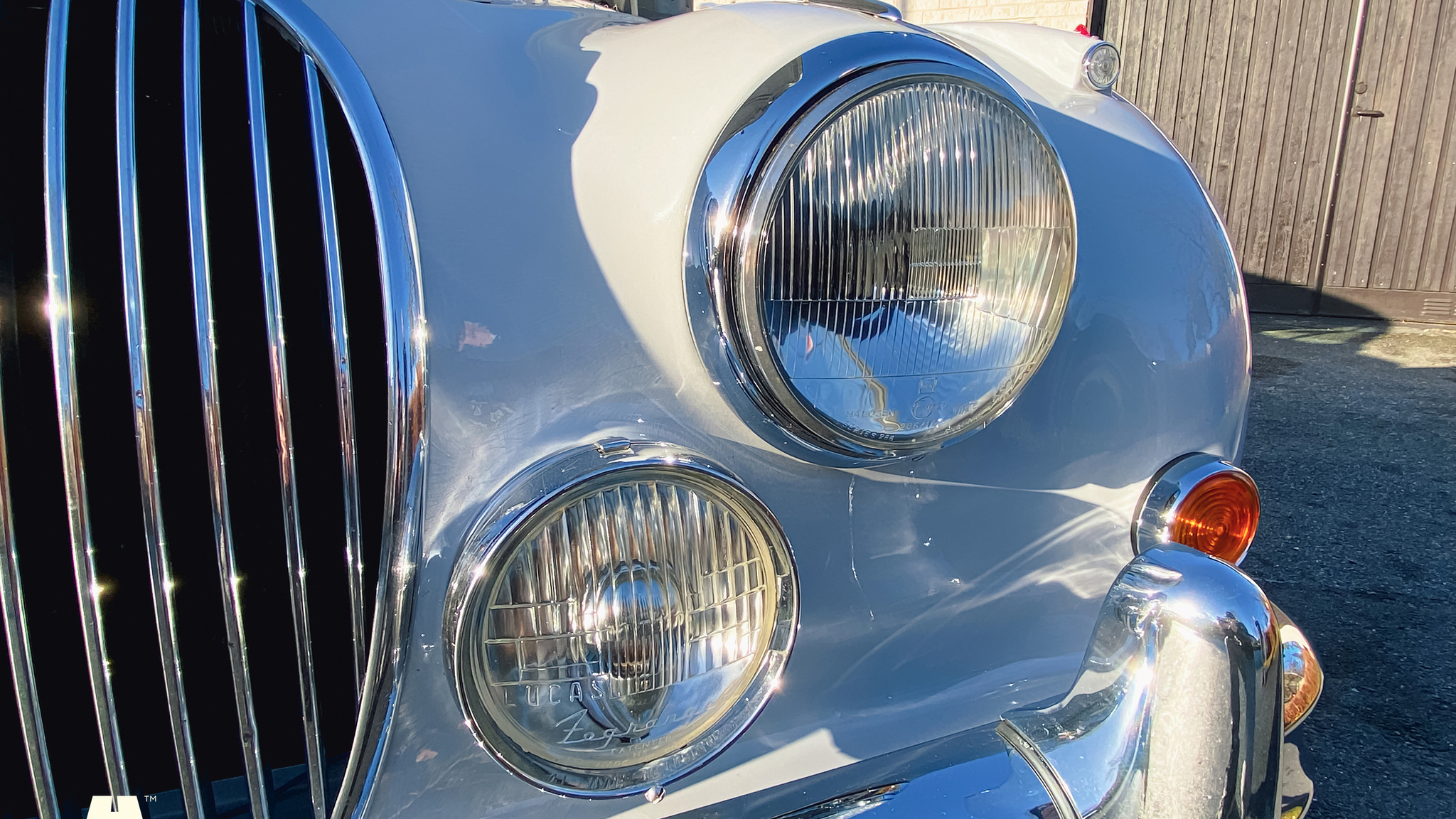 Exterior image of 1961 Jaguar Mark 2