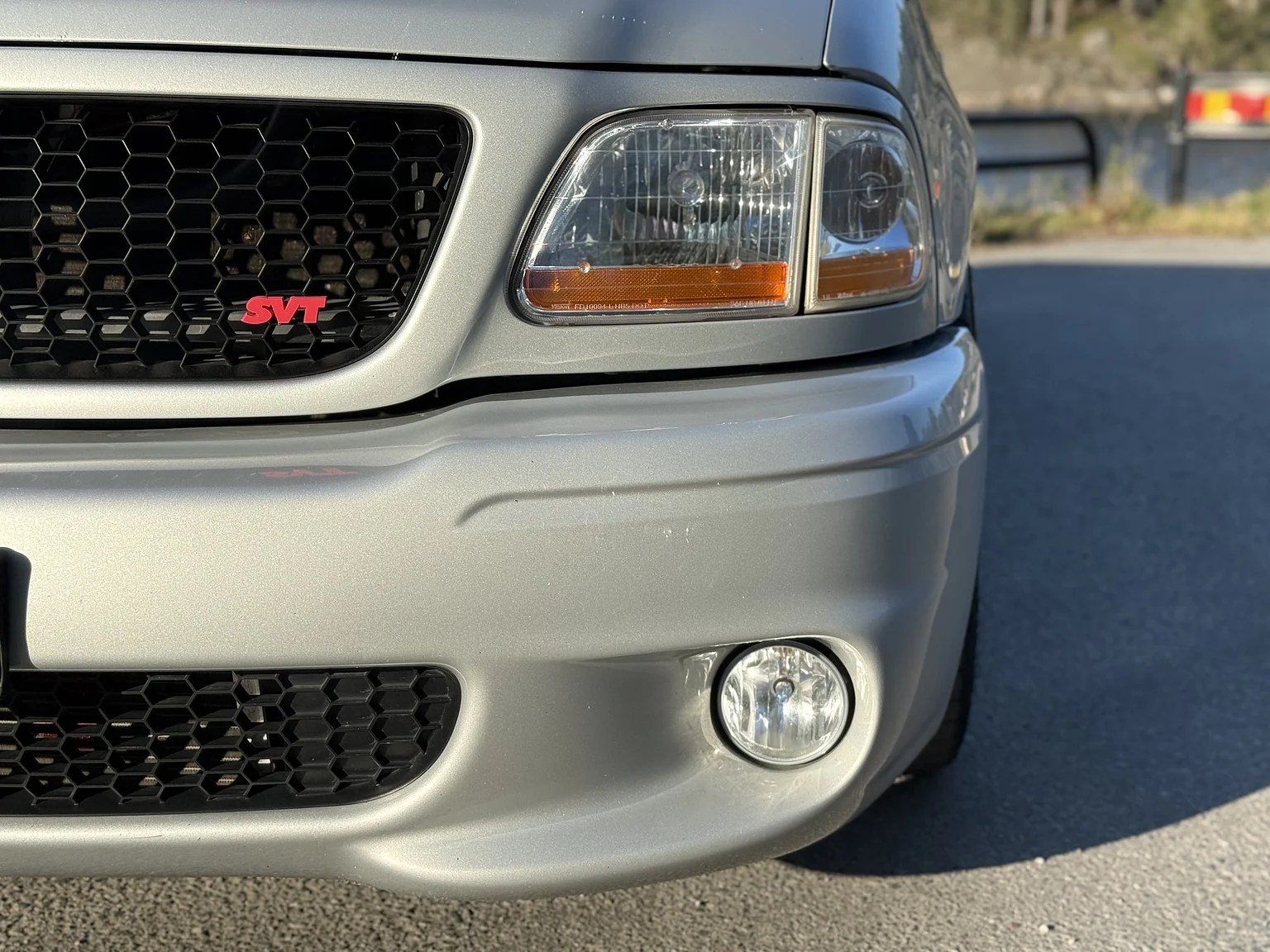 Exteriörbild på 2002 Ford F 150 Lightning / Kenne Bell (24)