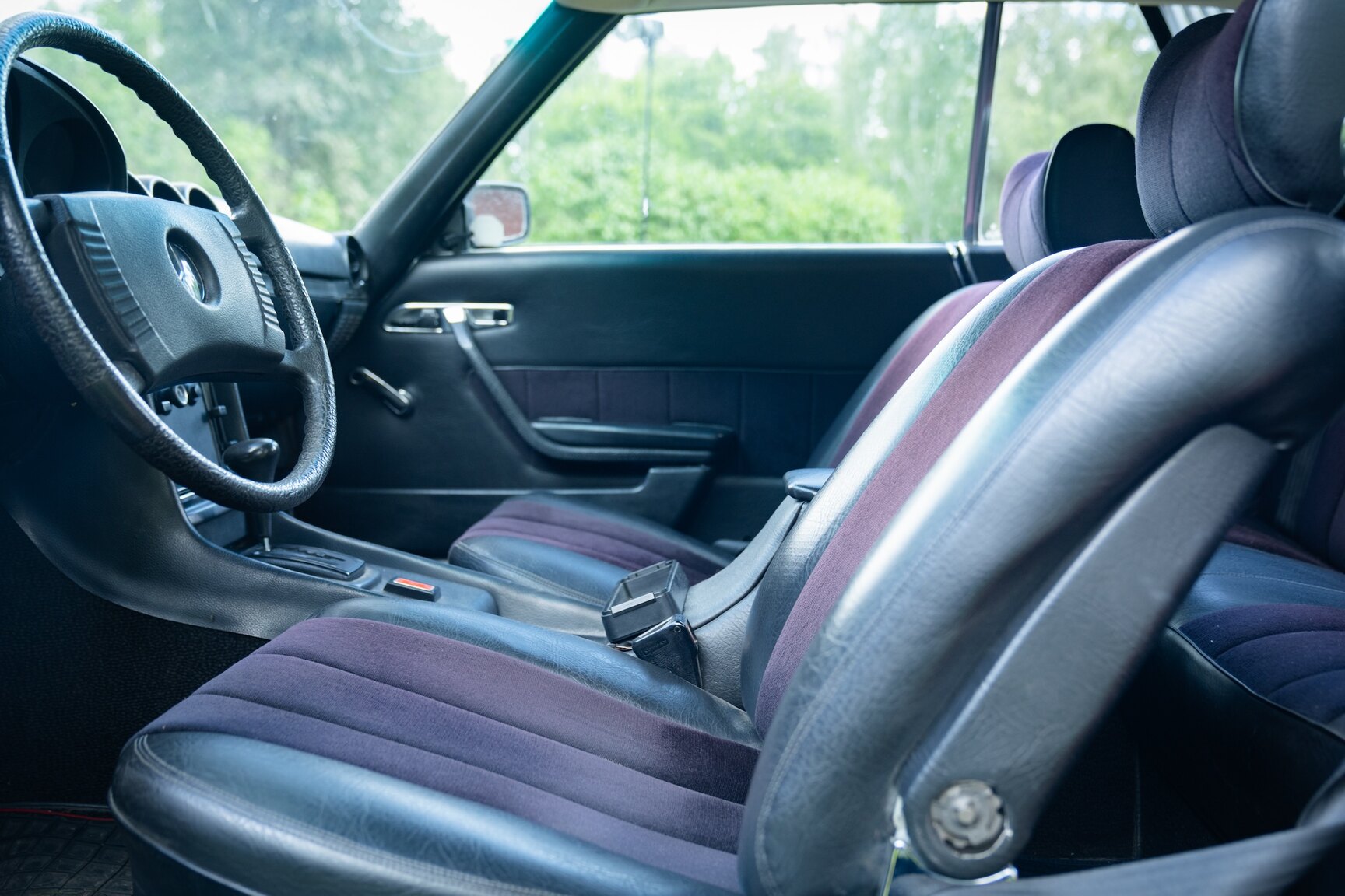 Interior image of 1975 Mercedes-Benz 350 SLC