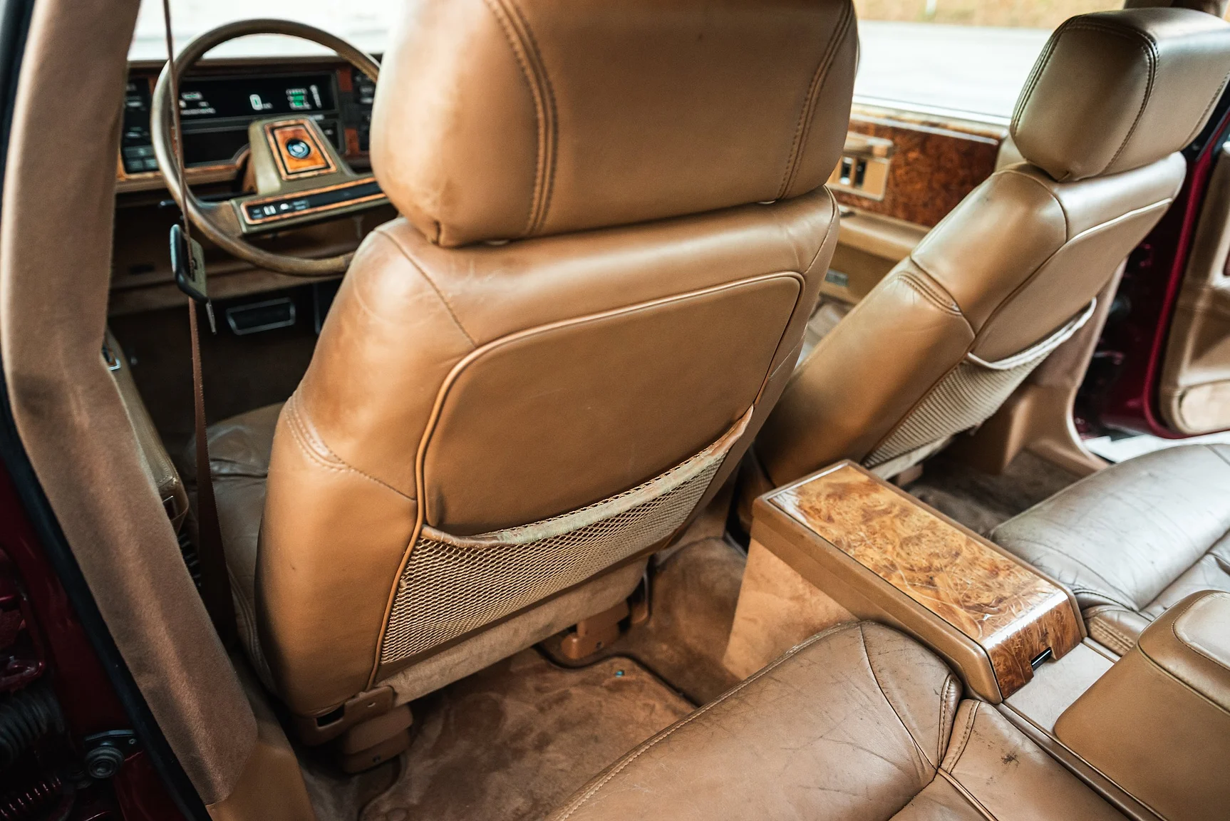 Interior image of 1989 Cadillac Seville (57)