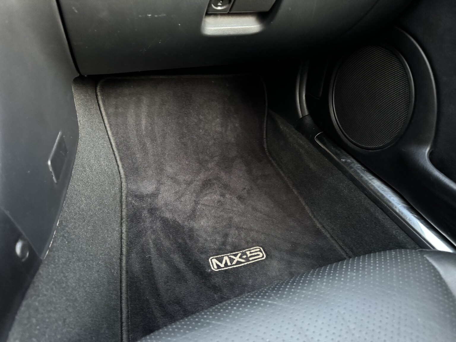 Innenraumfoto von 2004 Mazda MX-5