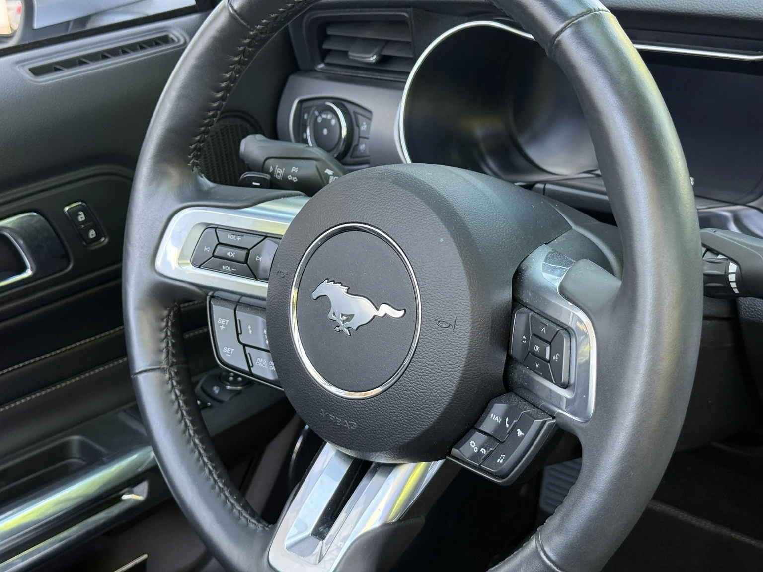 Interior image of 2021 Ford Mustang GT Cabriolet (36)