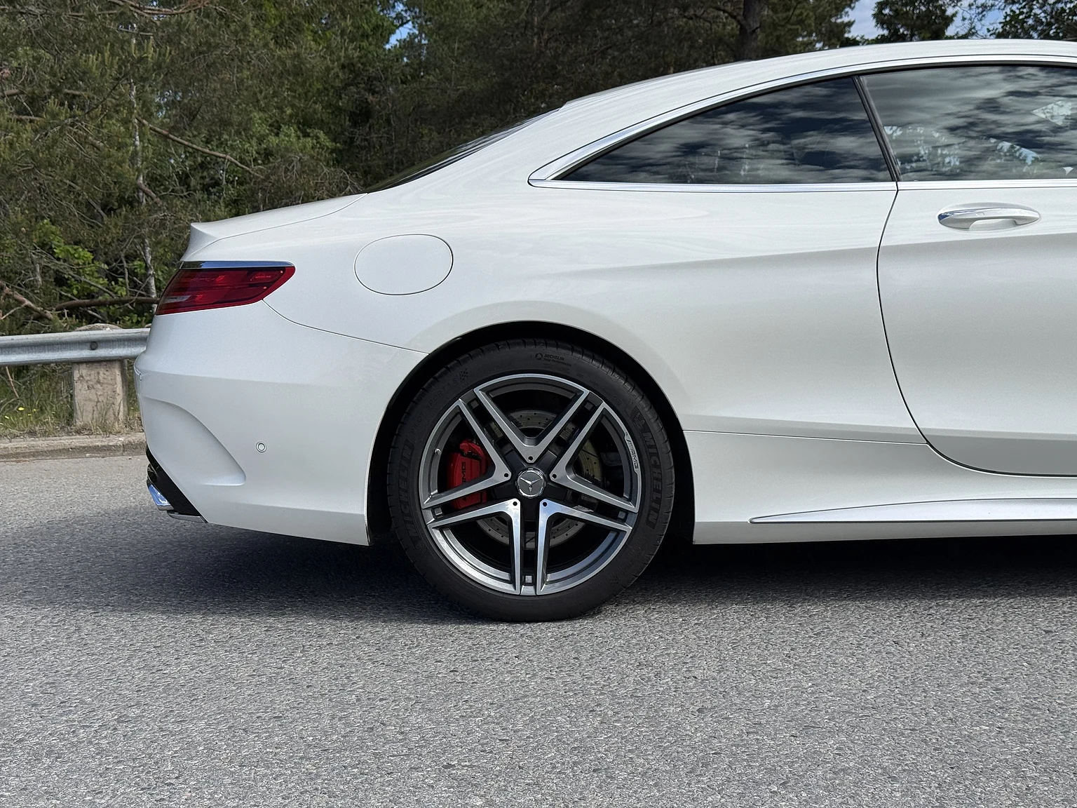 Exteriörbild på 2016 Mercedes-Benz S 63 AMG 4MATIC (13)