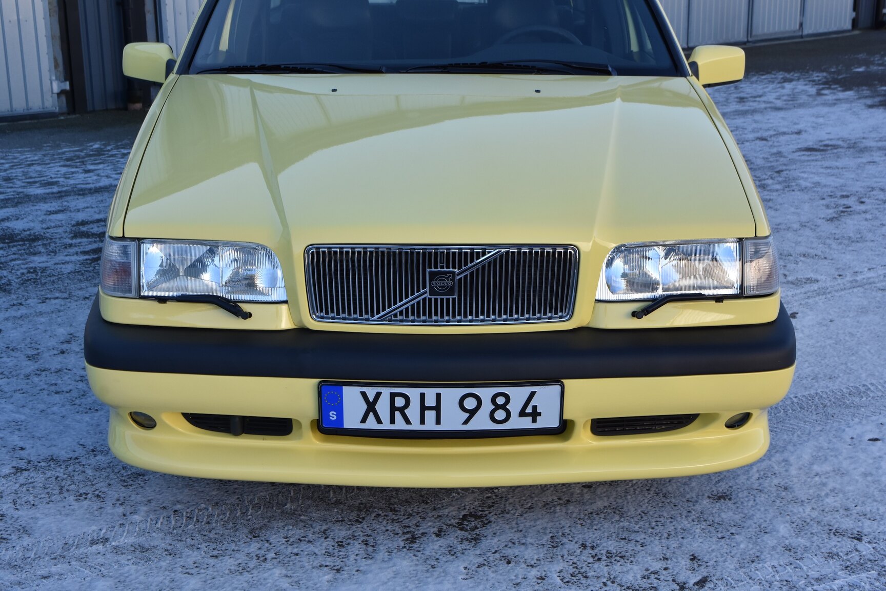 Exterior image of 1995 Volvo 850 T-5R Kombi
