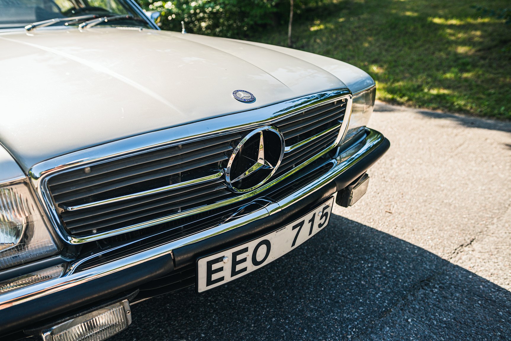 Exterior image of 1972 Mercedes-Benz 350 SL