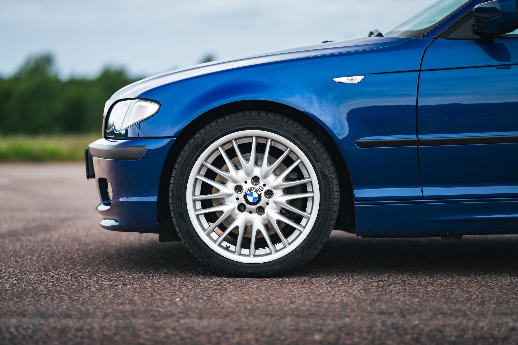Exterior image of 2003 BMW 330i