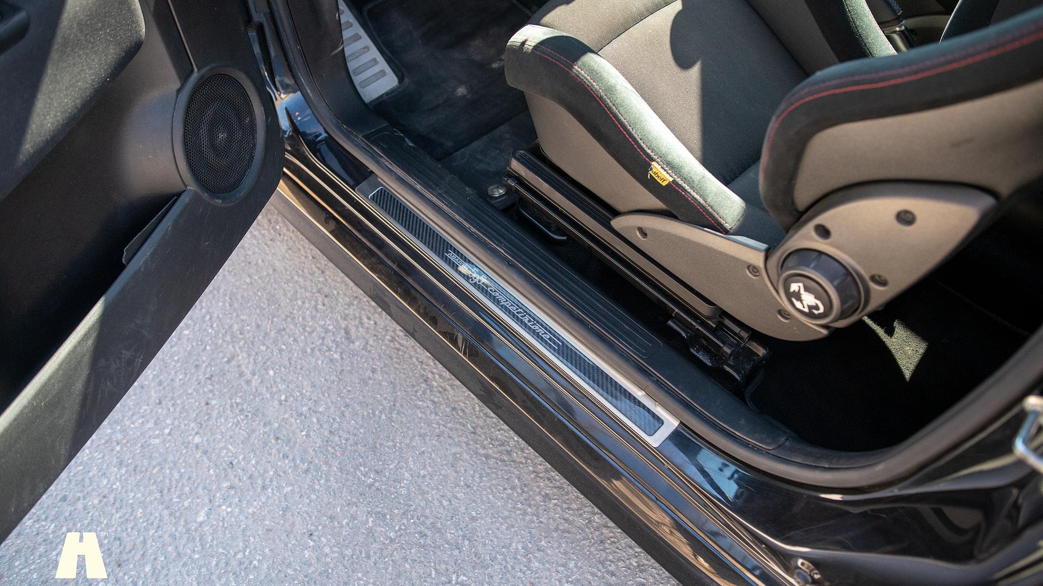 Interiörbild 2016 Abarth 595 Competizione (6)