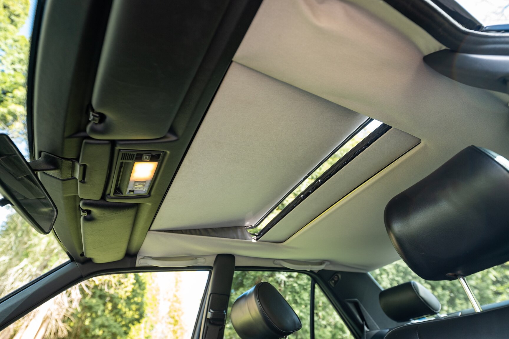 Interior image of 1993 Mercedes-Benz 400 E
