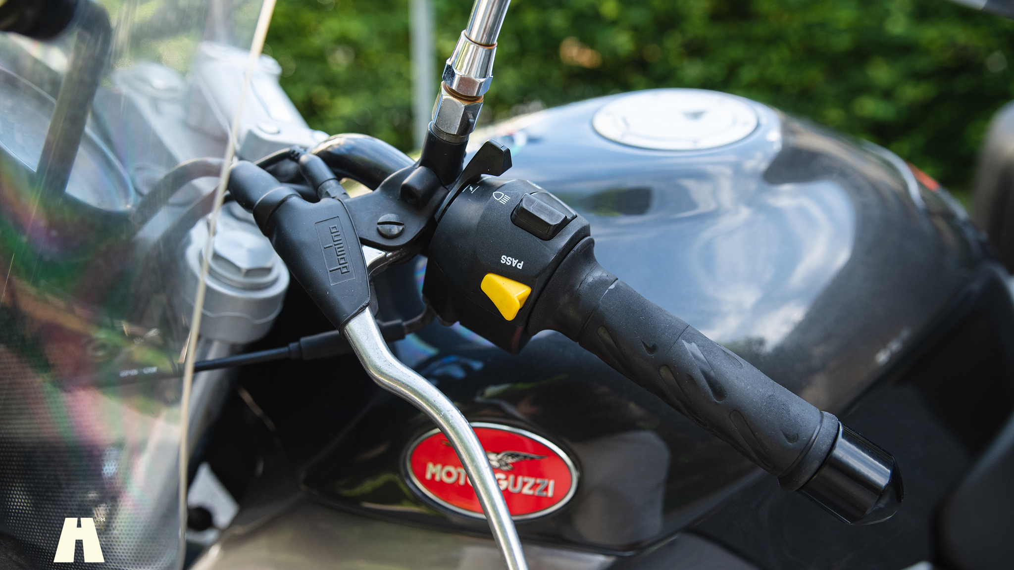 Exteriörbild på 2005 Moto Guzzi Breva 750i