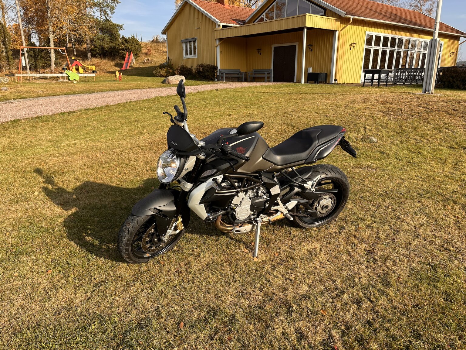 Exteriörbild på 2014 MV Agusta Brutale 675