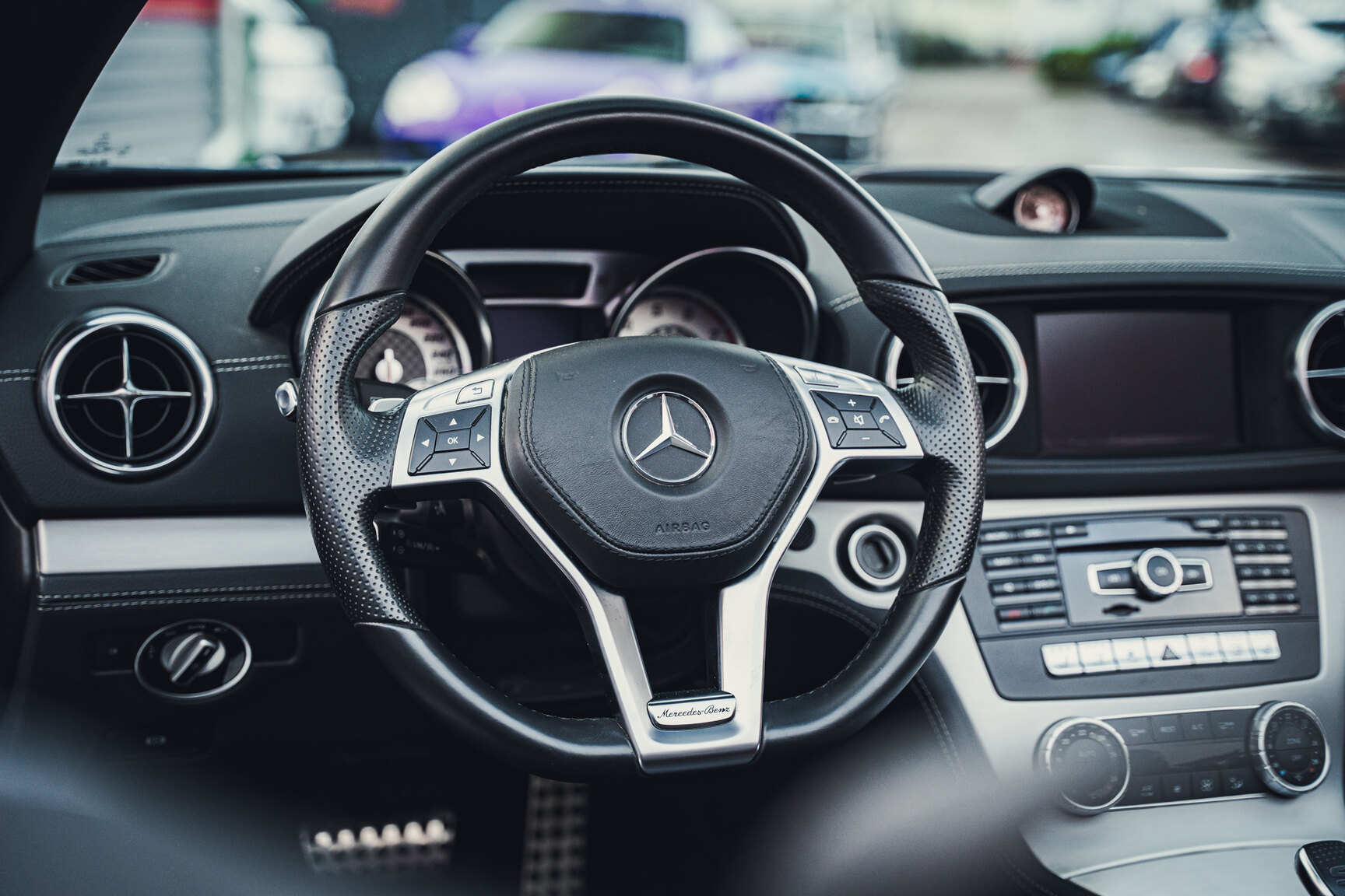Innenraumfoto von 2013 Mercedes-Benz SL 350 - Ett sista race