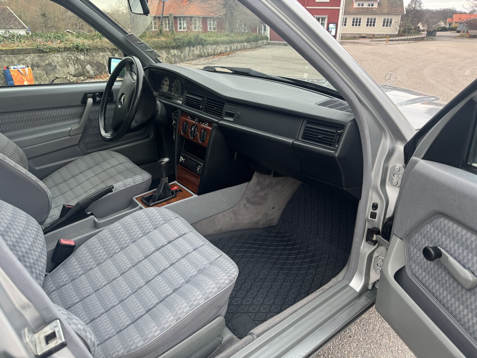 Interior image of 1992 Mercedes-Benz 190 D