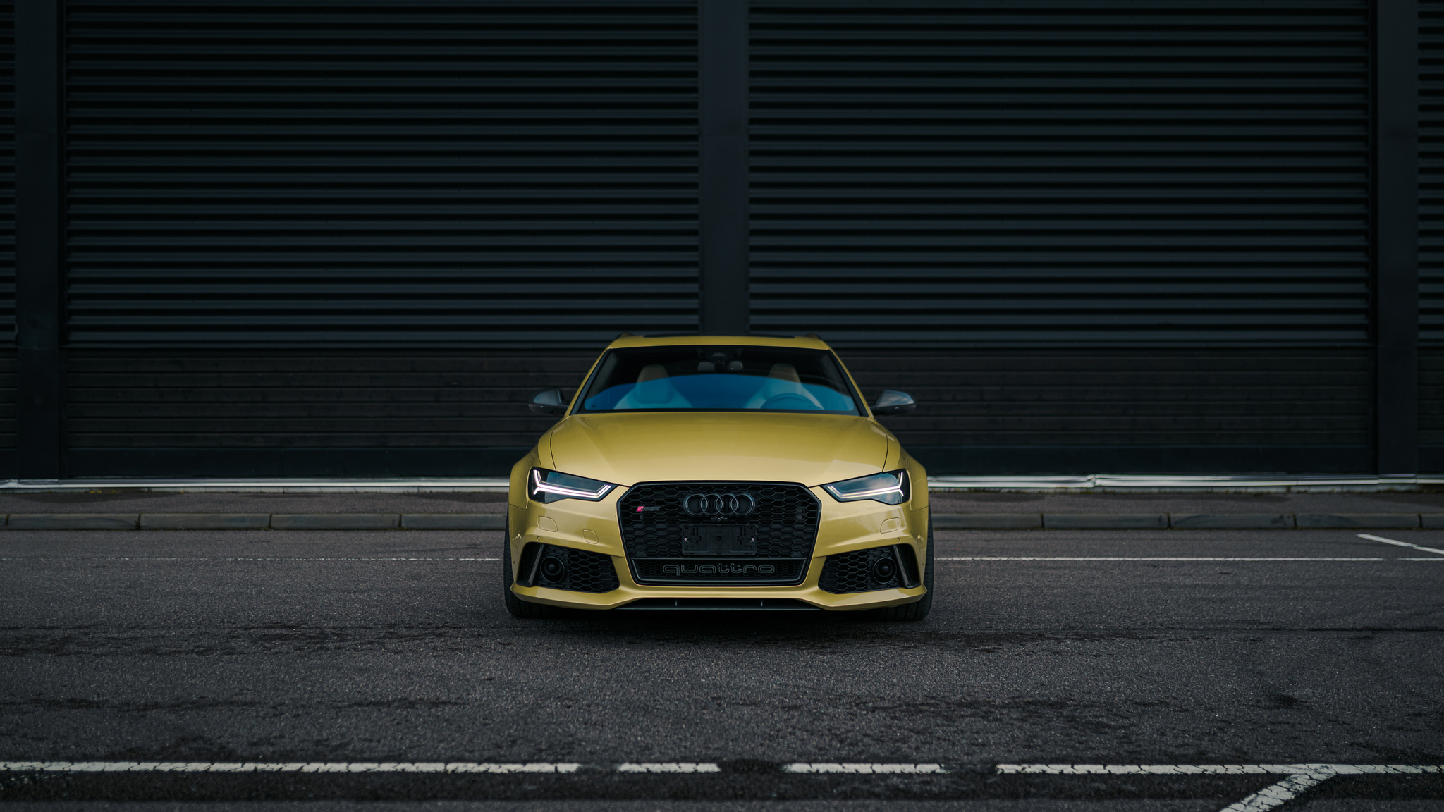 Exterior image of 2016 Audi RS6 Avant Exclusive (8)