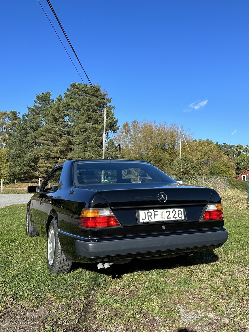Exterior image of 1990 Mercedes-Benz 300 CE 24V (8)