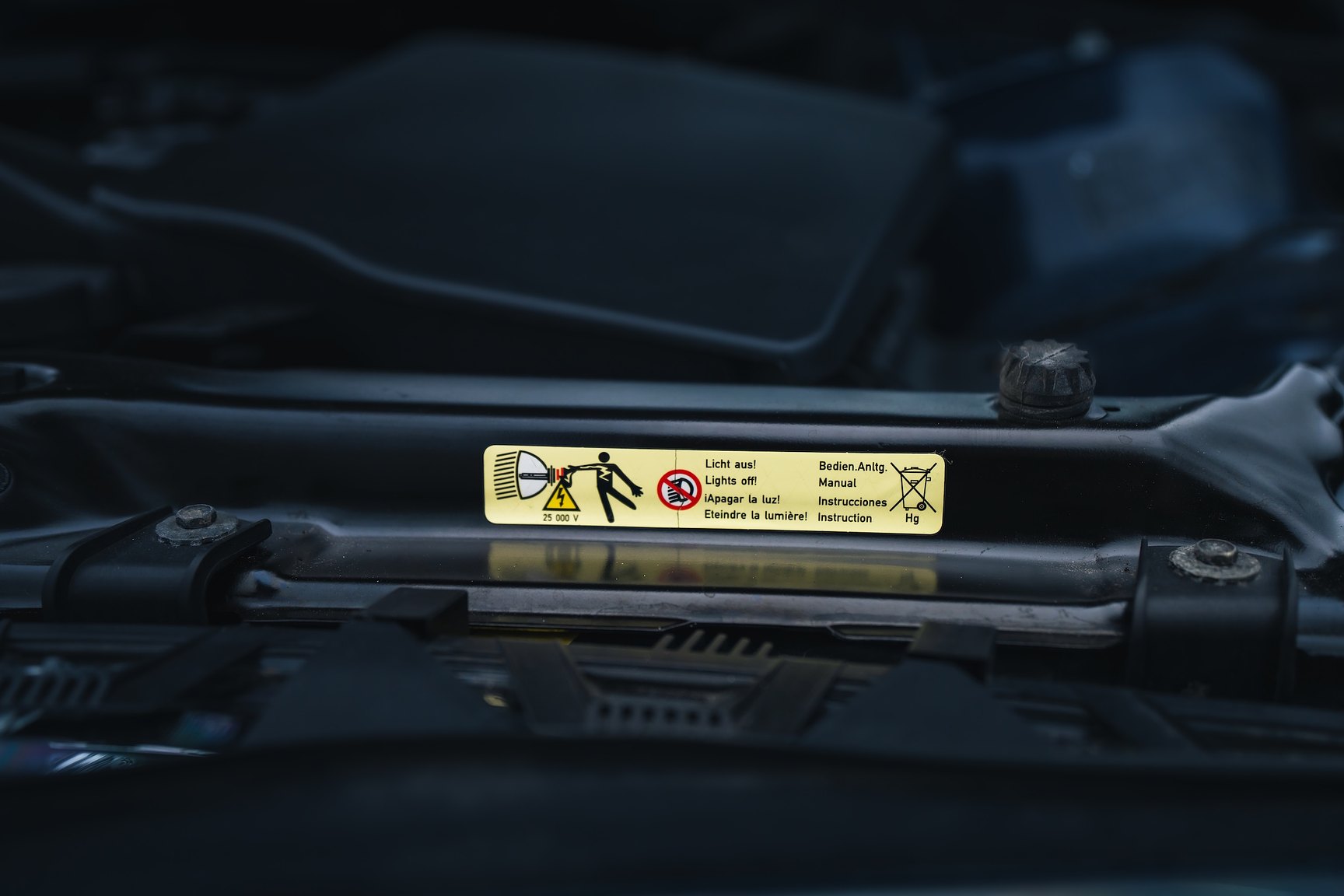 Image of 2003 BMW 330i mechanics