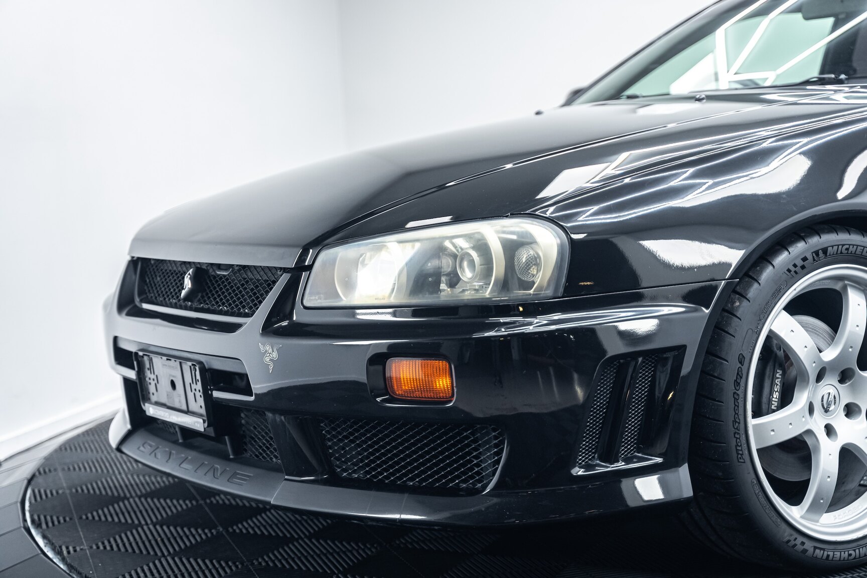 Exteriörbild på 2000 Nissan Skyline R34 GT-T Coupé
