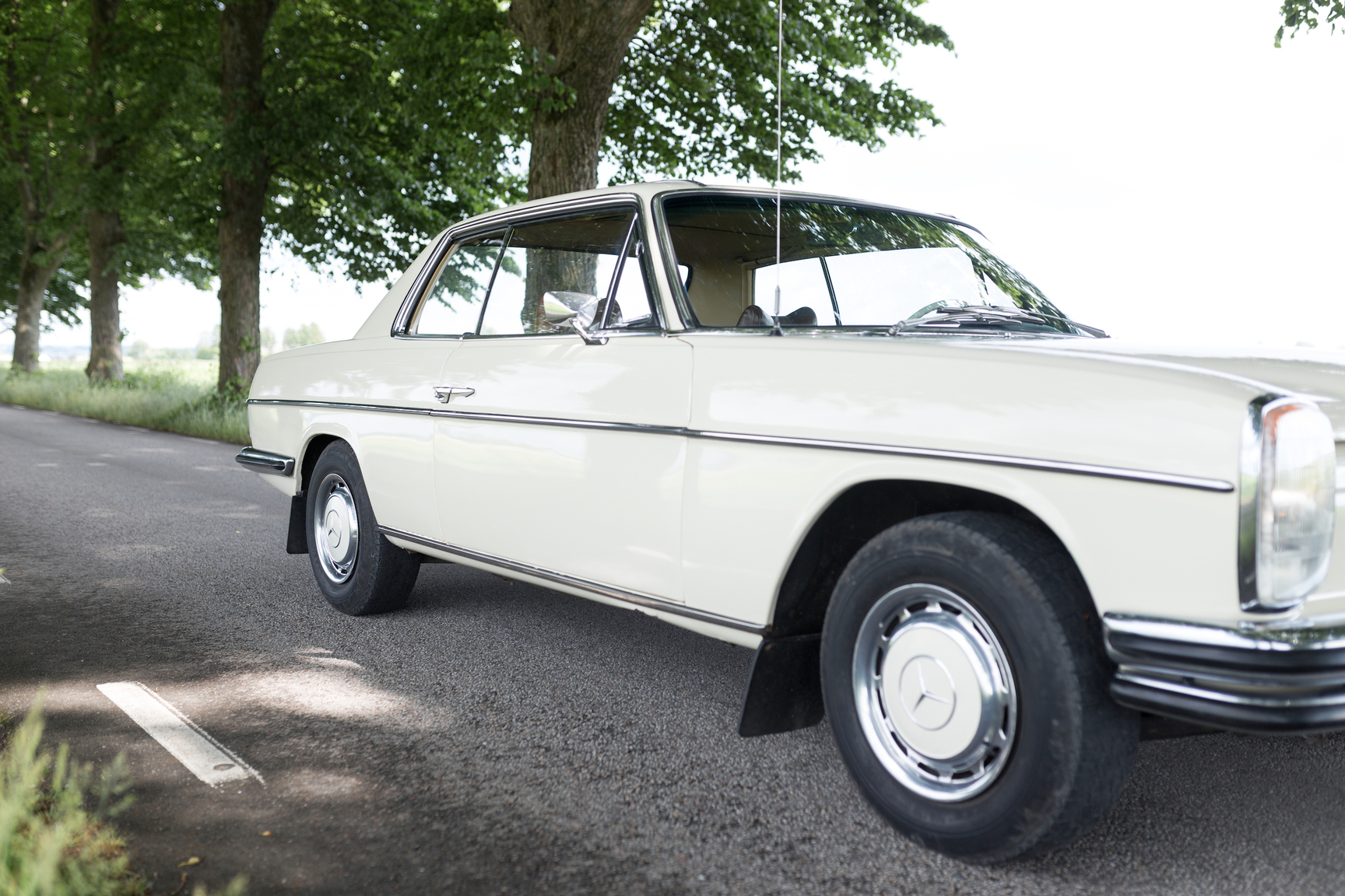 Exteriörbild på 1971 Mercedes 250 C