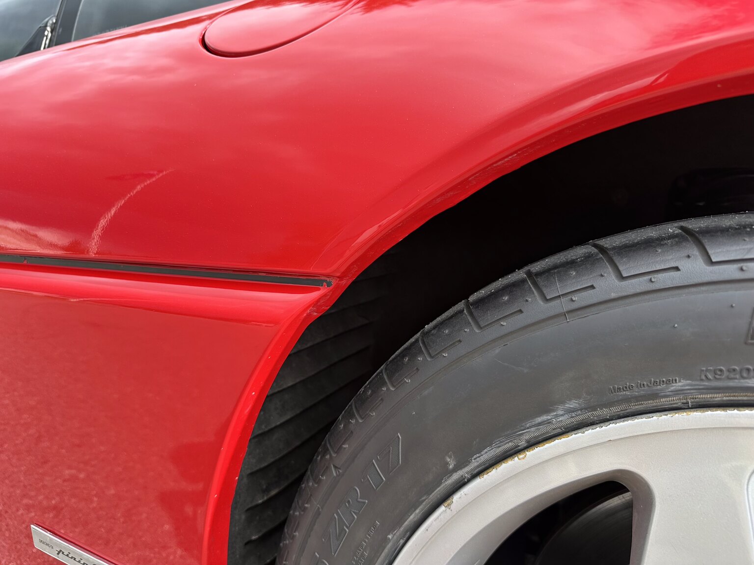 Exteriörbild på 1990 Ferrari 348 (25)