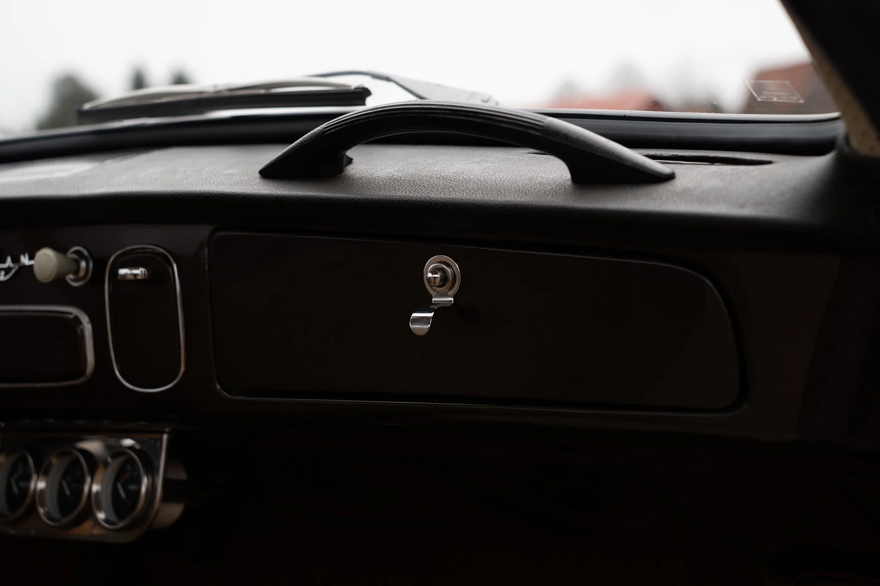 Interior image of 1962 Volkswagen 1200 Karmann Coupe (15)