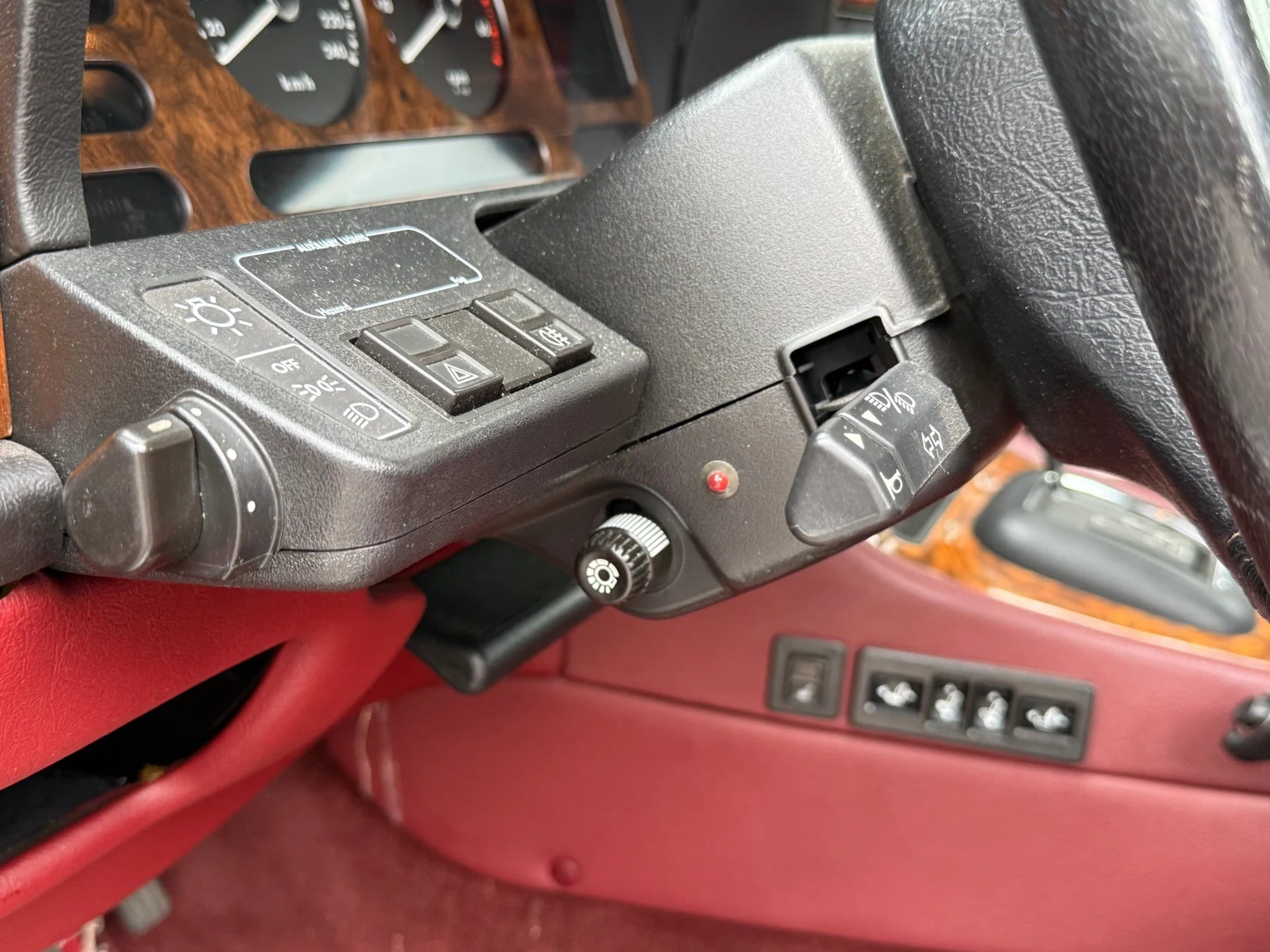 Innenraumfoto von 1988 Daimler Six (15)