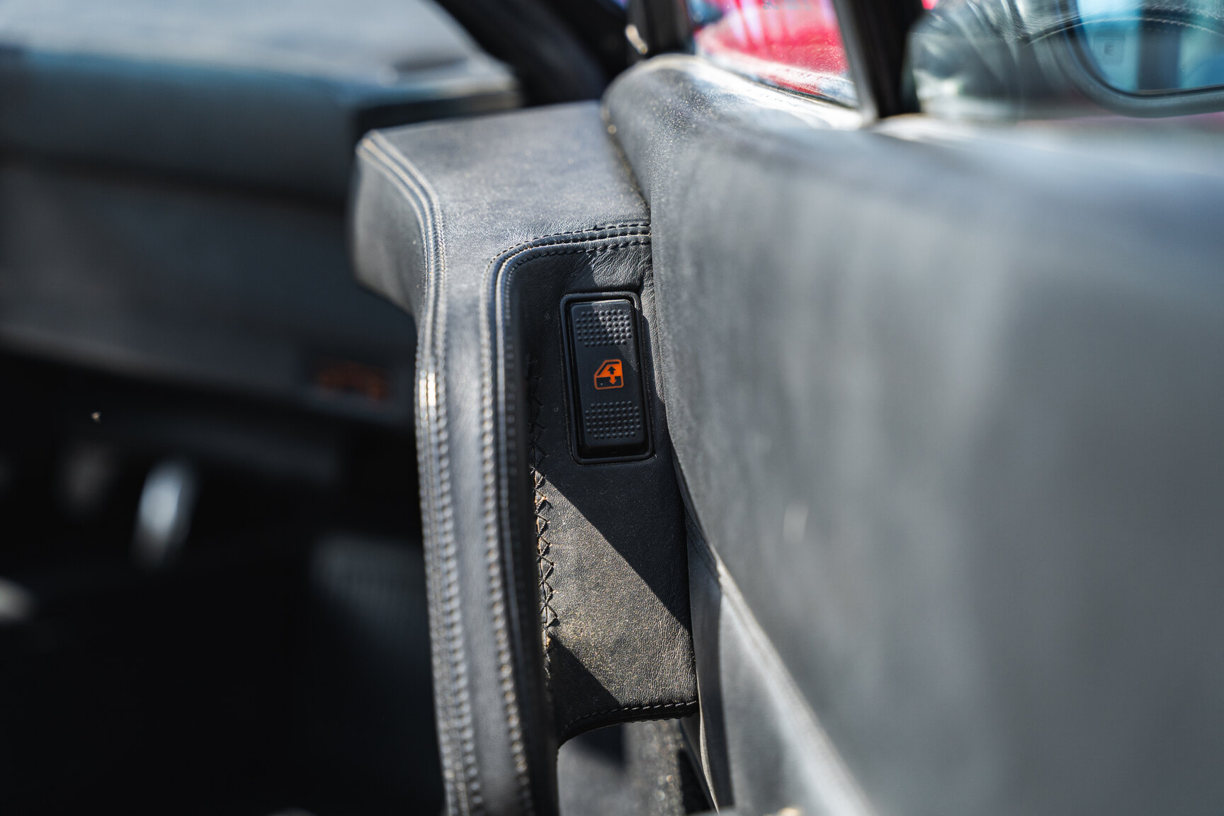 Interiörbild 1989 Ferrari 328 GTS