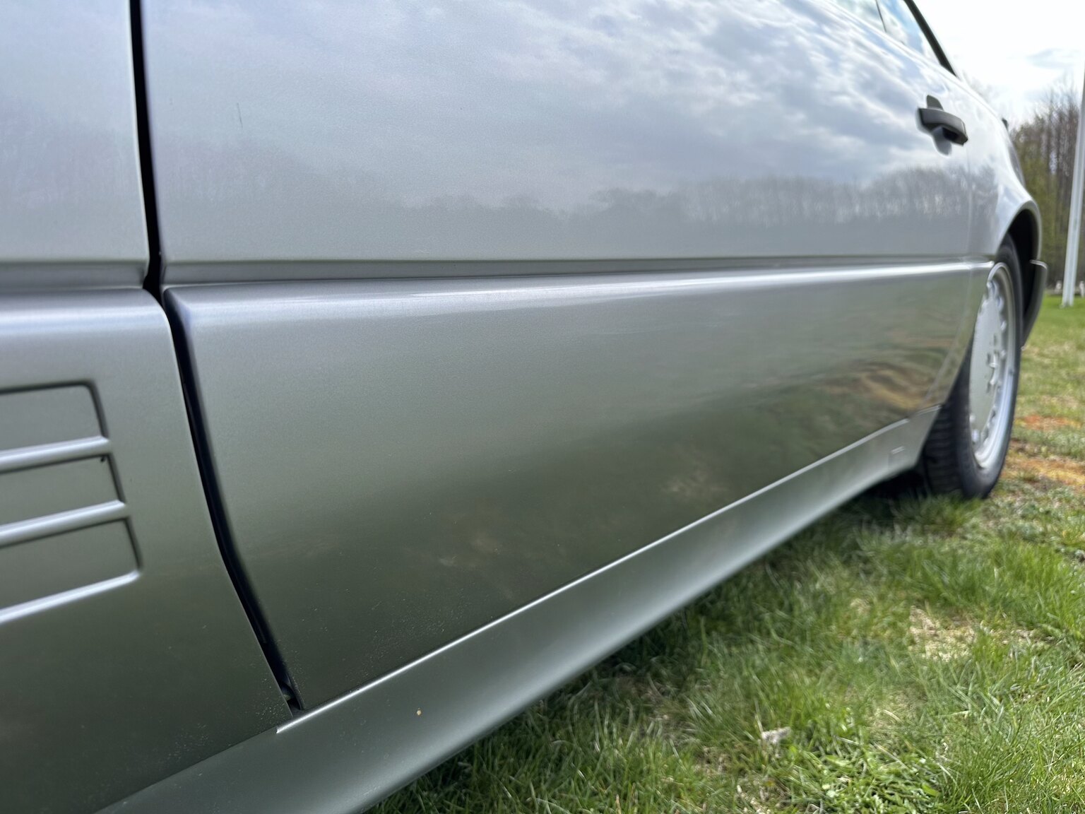 Exterior image of 1992 Mercedes-Benz SL 500