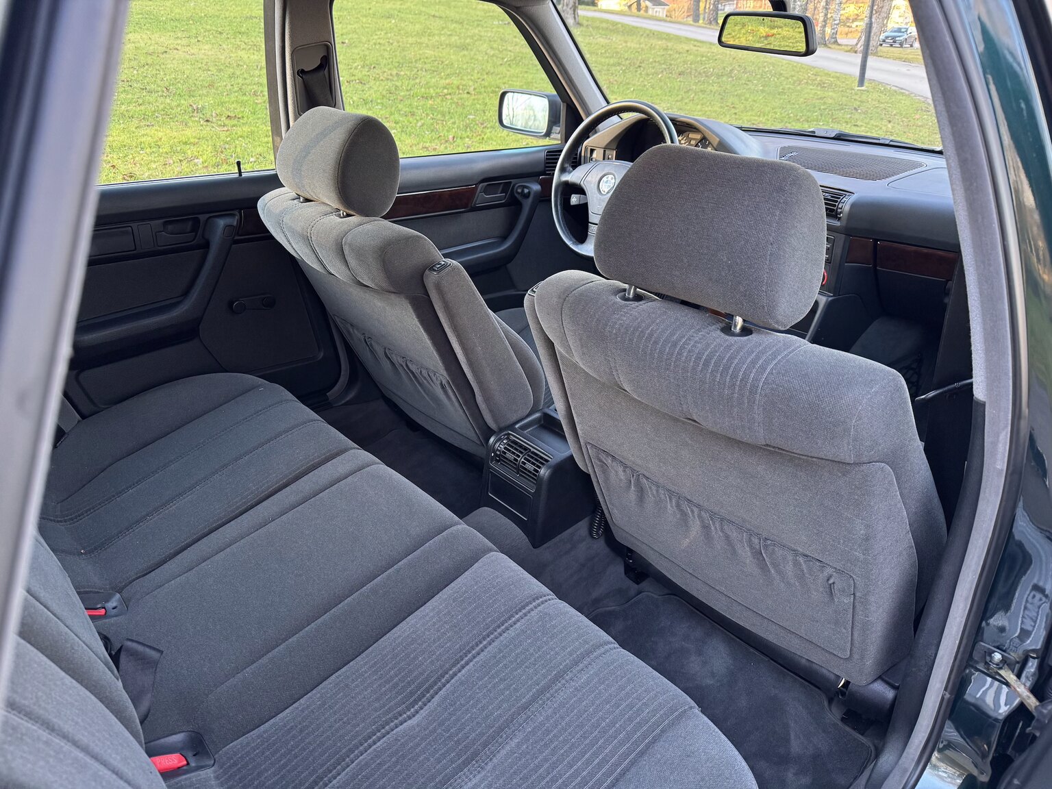 Interior image of 1996 BMW 520i Touring