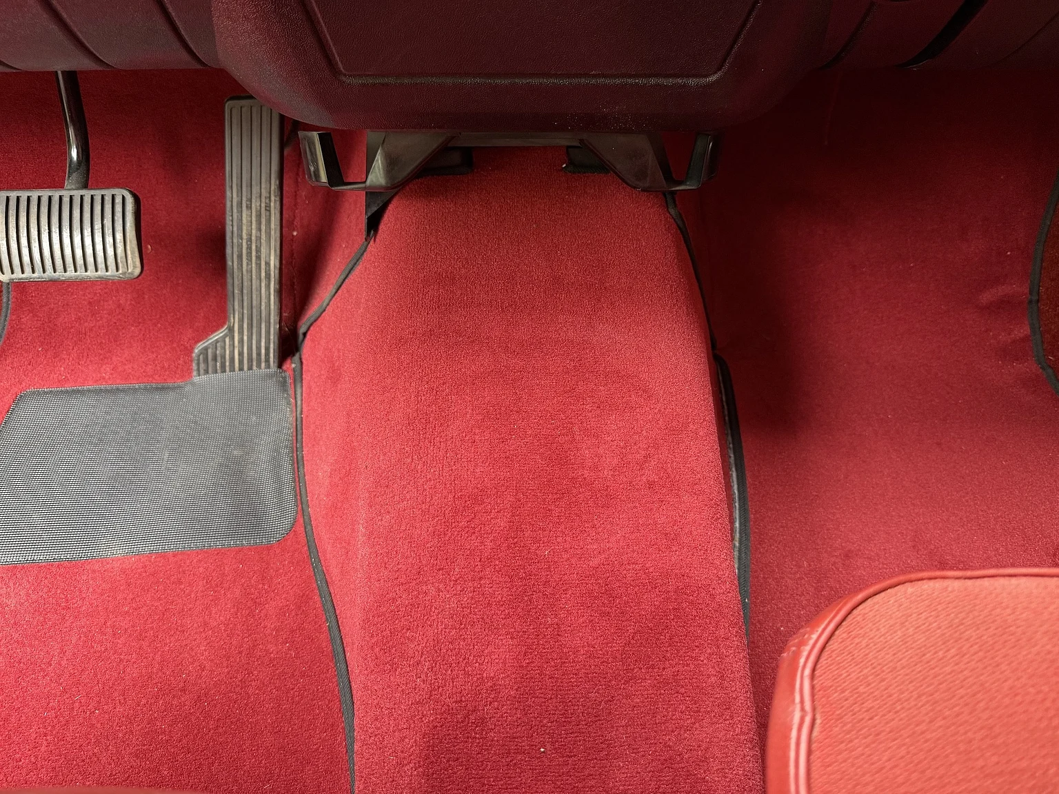 Interior image of 1970 Volvo 142 2.0 Automatic (29)