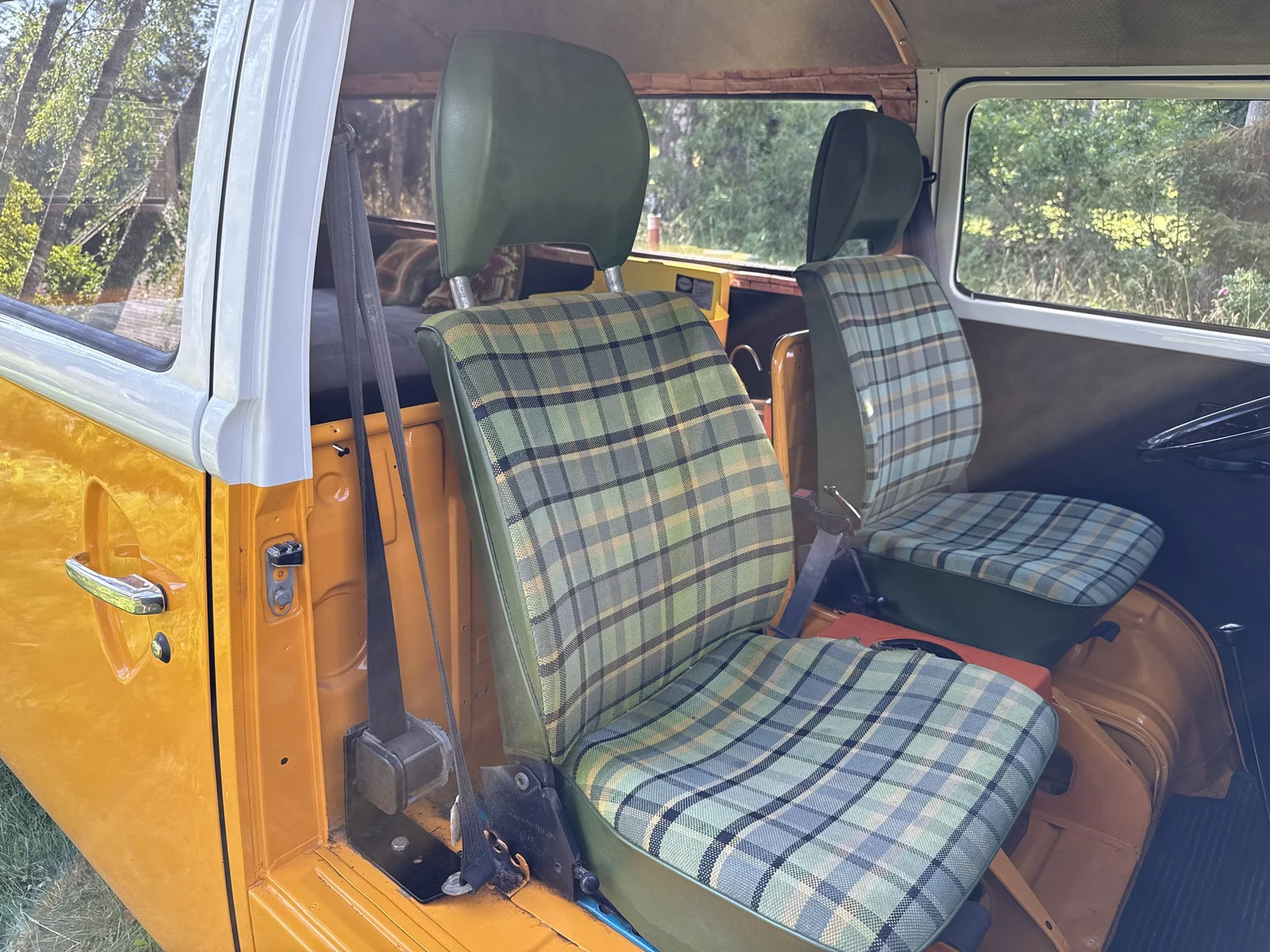 Innenraumfoto von 1975 Volkswagen Transporter Campervan (36)