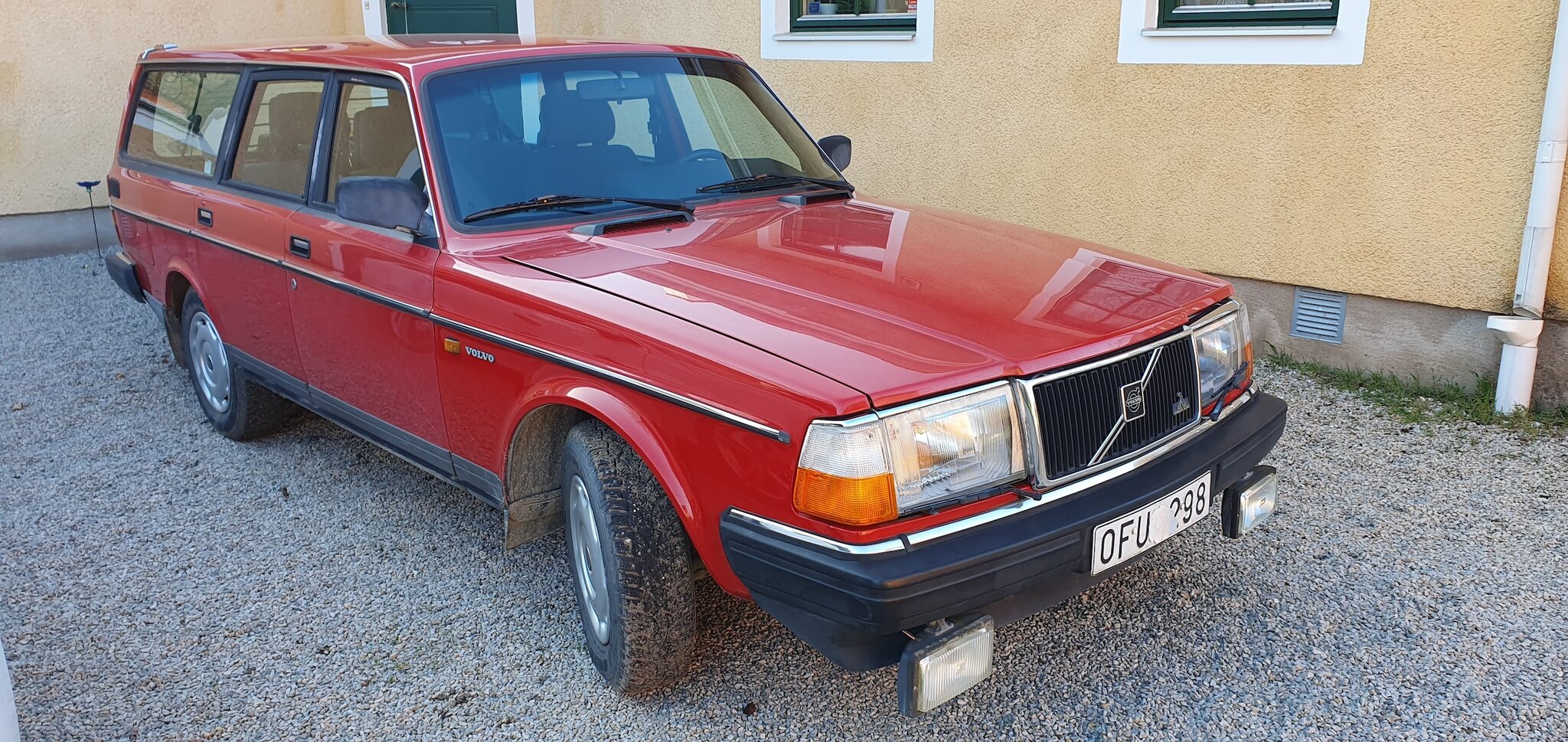 Exterior image of 1990 Volvo 245 GL