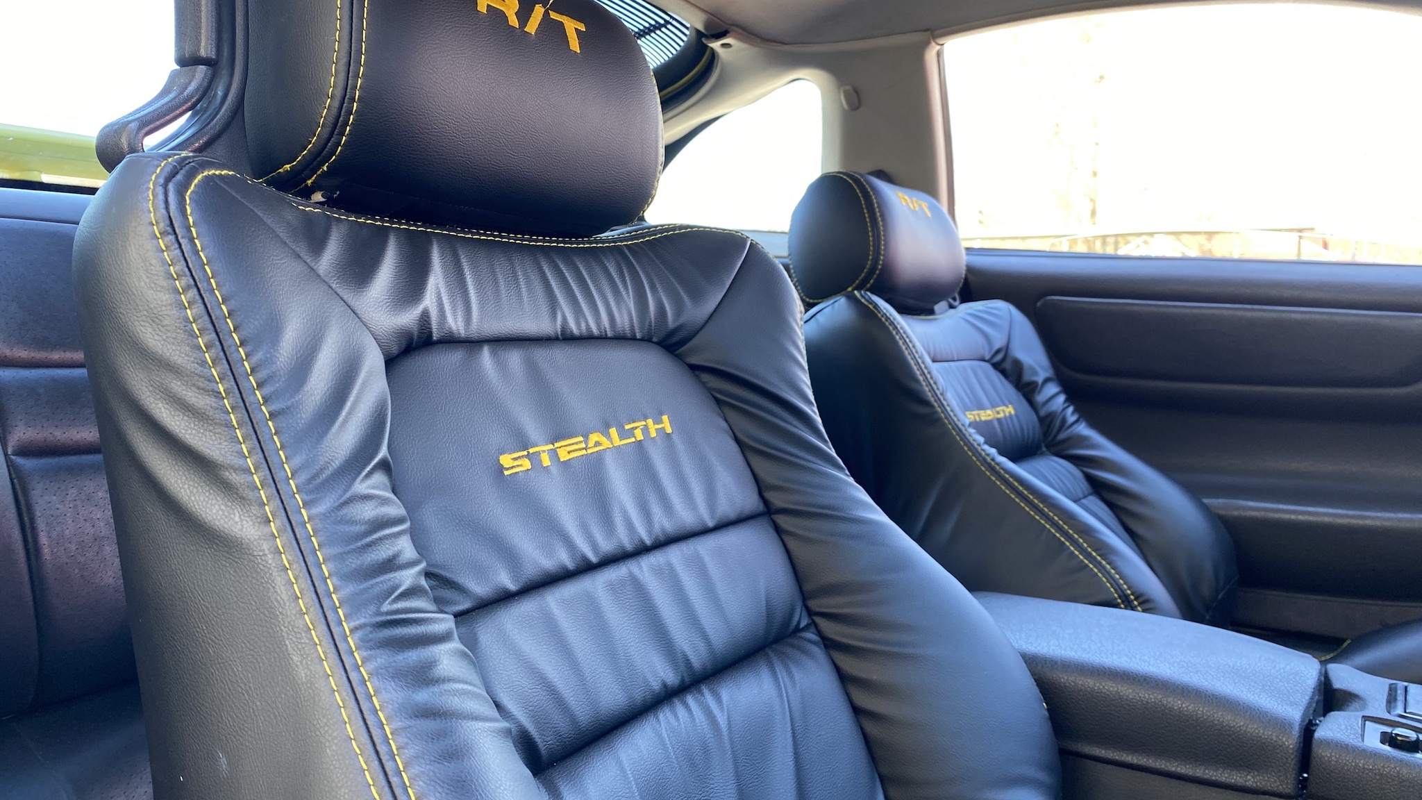 Interior image of 1992 Dodge Stealth (24)